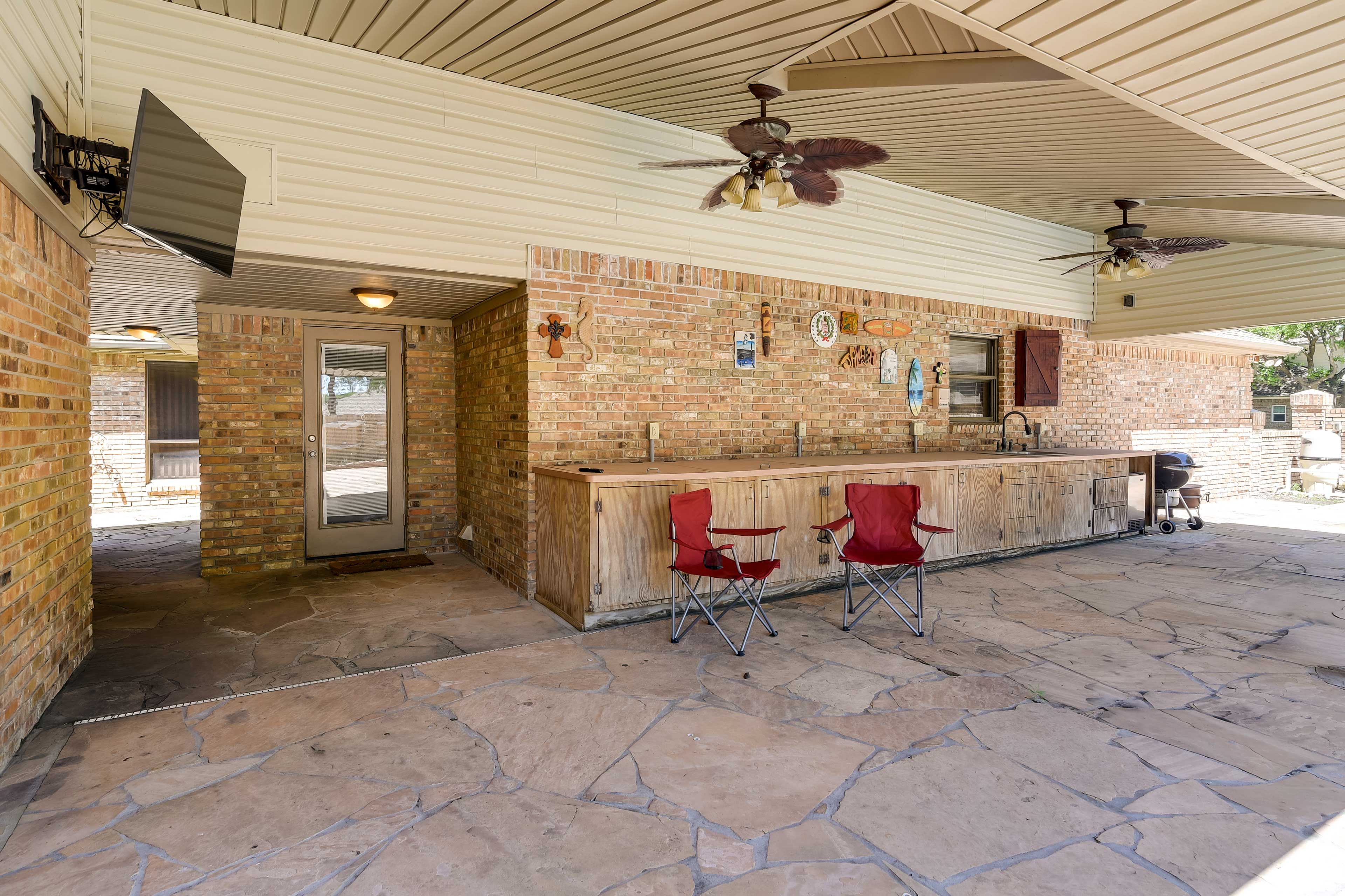 Shared Outdoor Space | Pool (Depth 3'-6') | Charcoal Grill | Smart TV