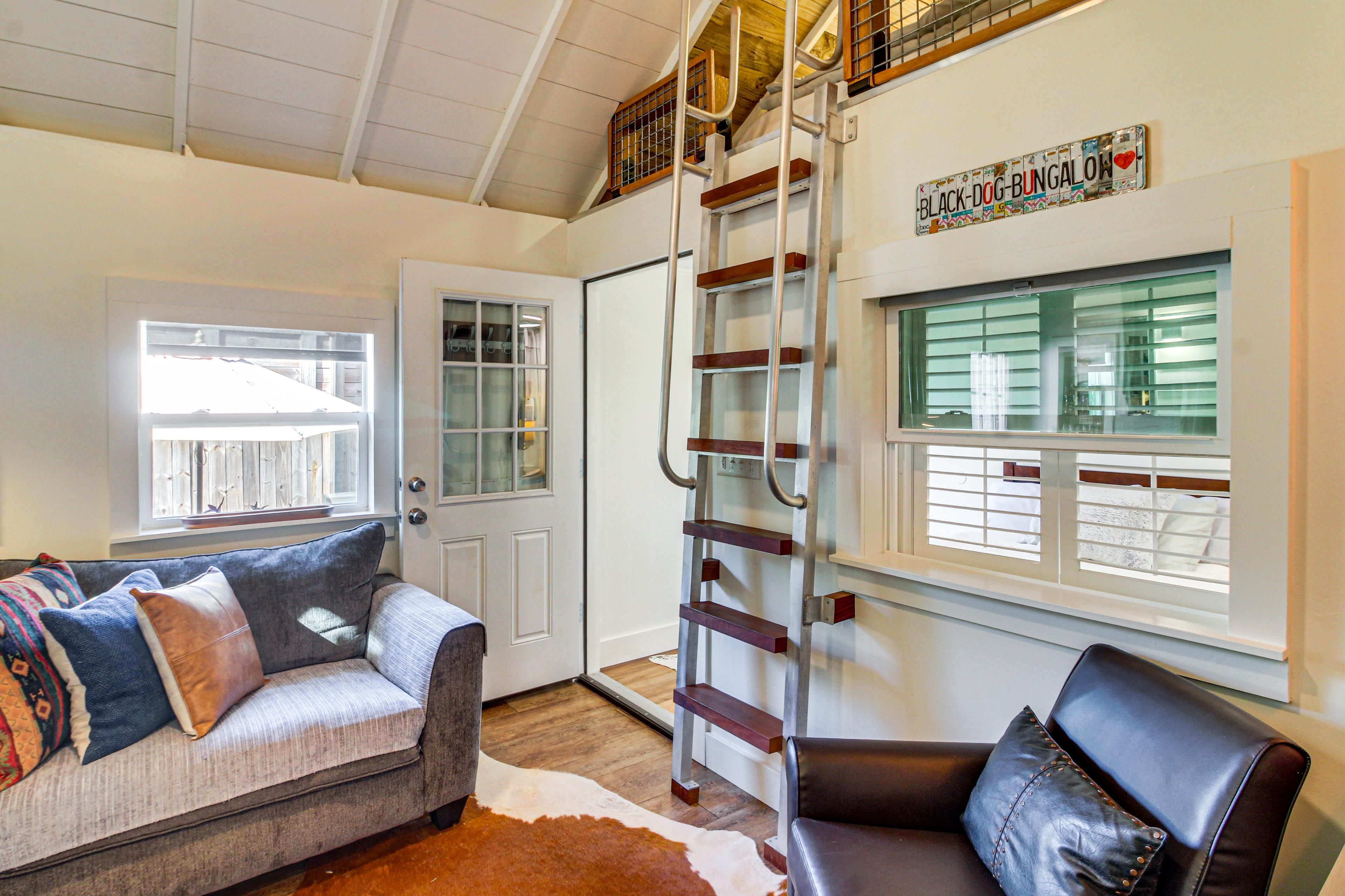 Living Area | Sleeper Sofa | Main Floor | Smart TV