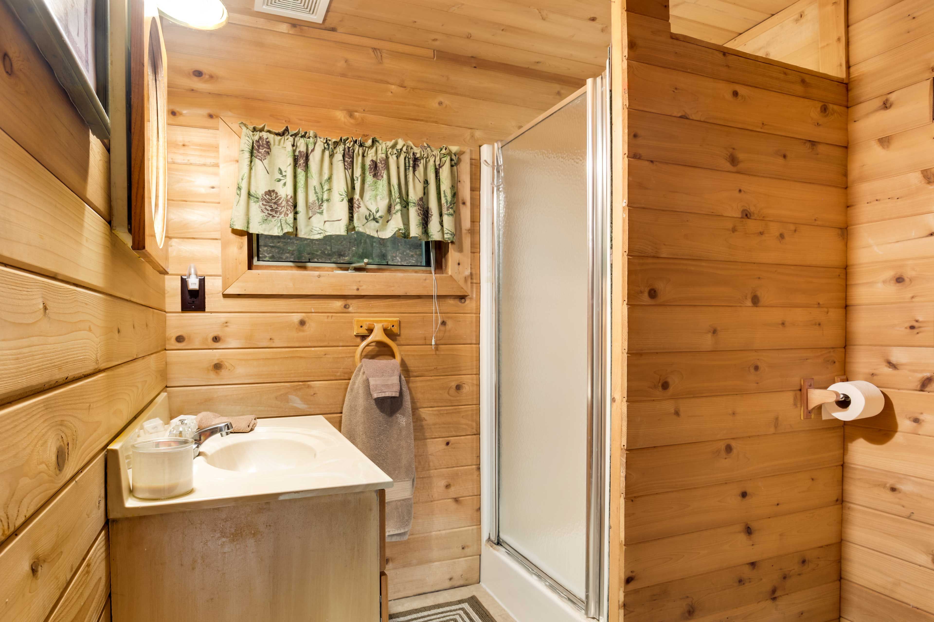 Bathroom | Complimentary Toiletries | Towels Provided