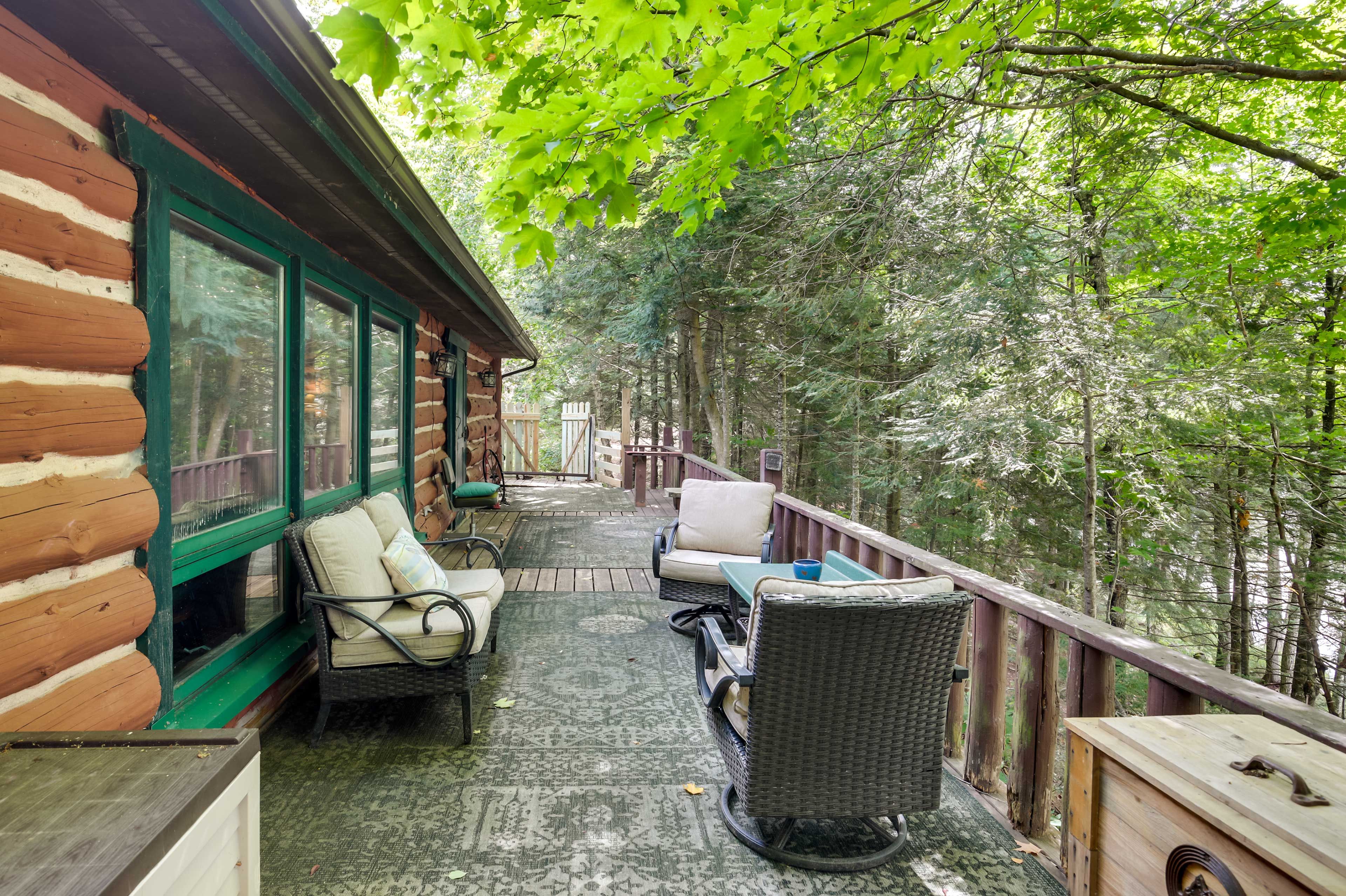 Deck | Gas Grill (Propane Provided) | Bass Lake View