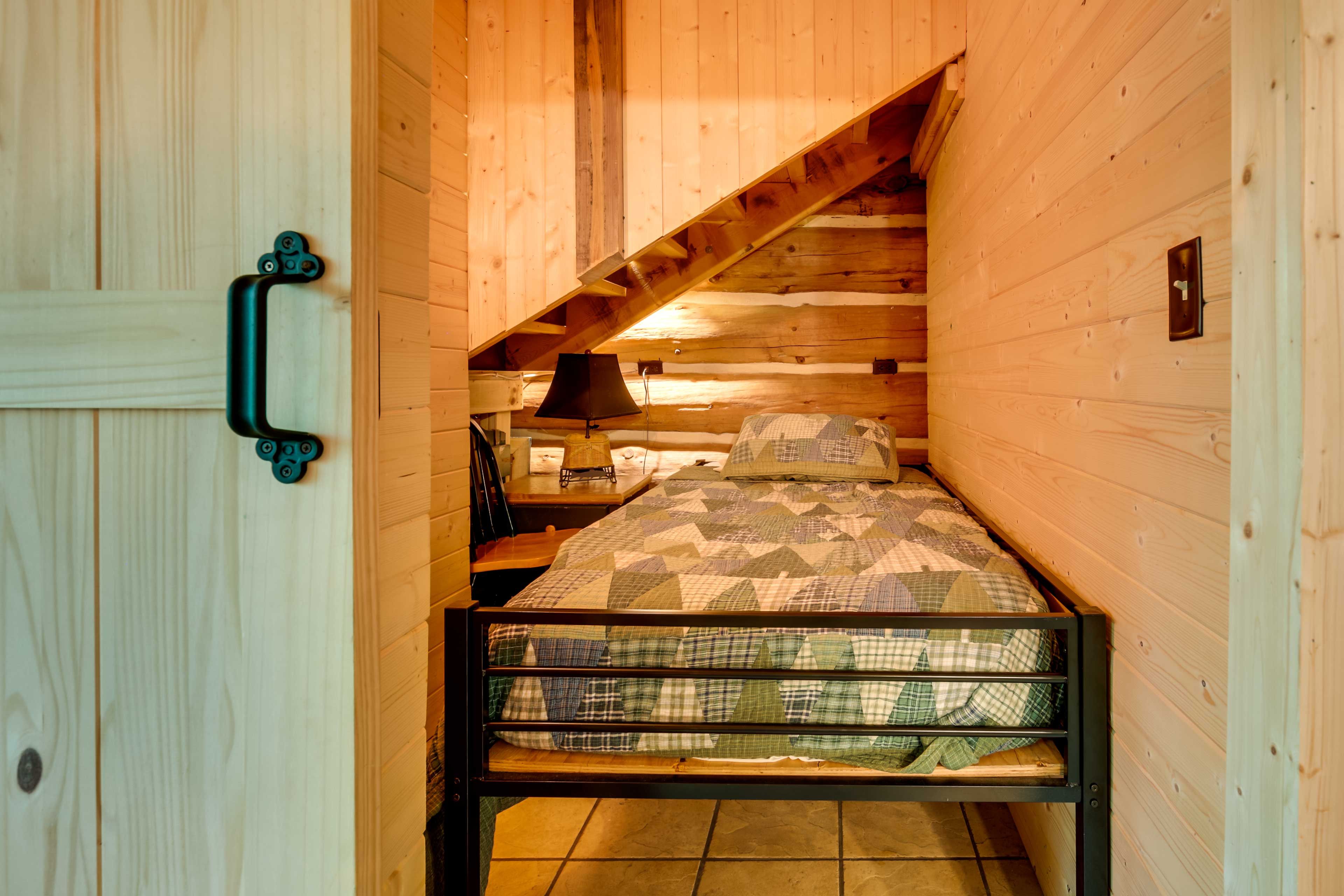 Studio | 1st Floor | Twin Daybed