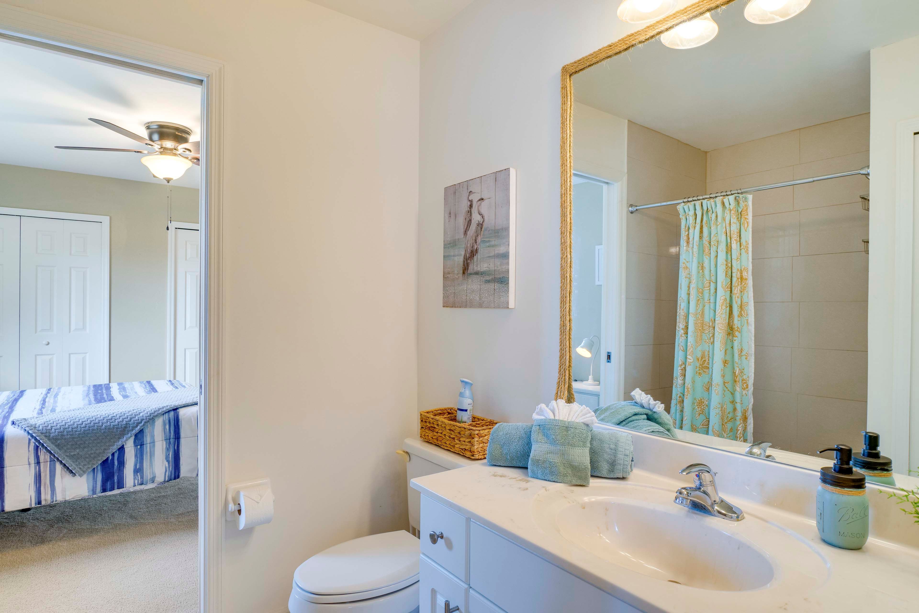 Full Bathroom | Complimentary Toiletries | Hair Dryer