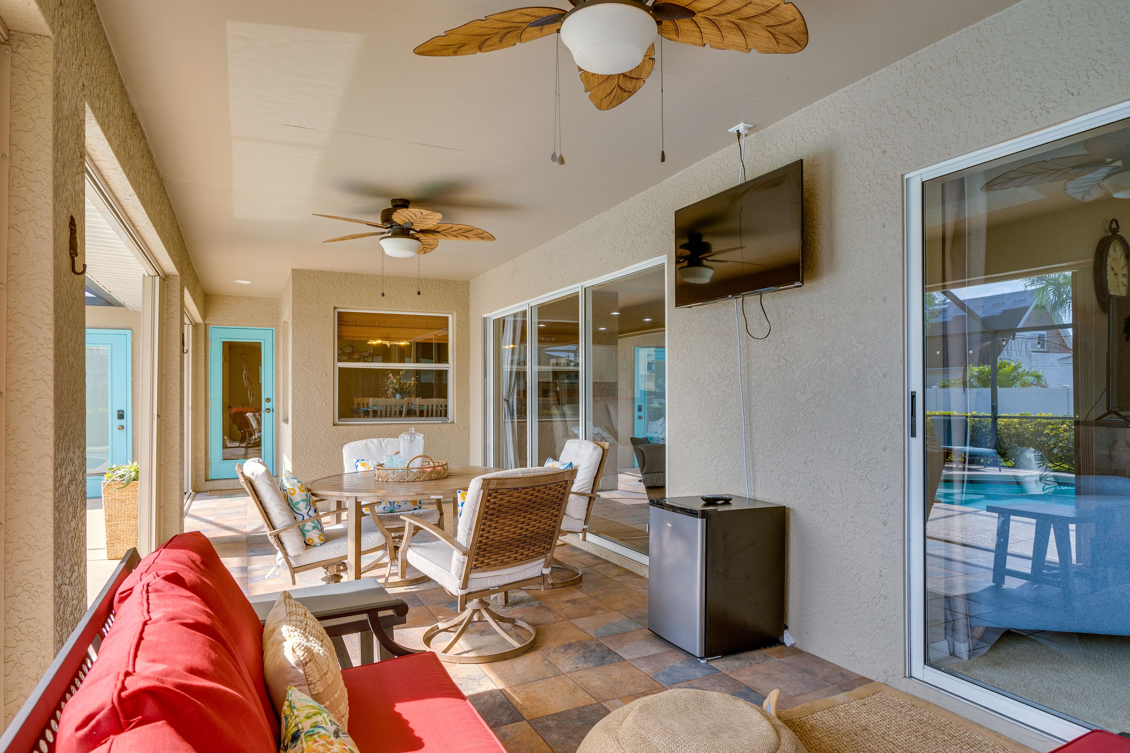 Private Patio | Dining Area | Gas Grill | Ceiling Fans