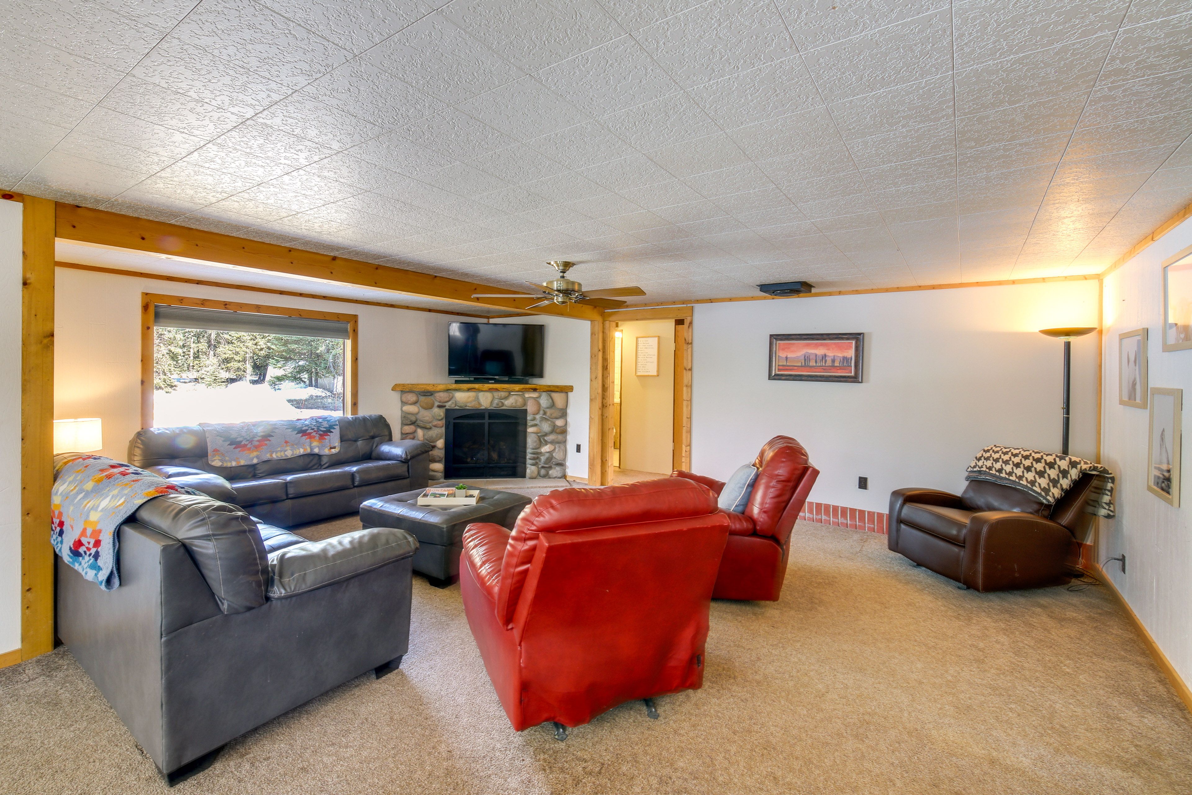 Living Room | Smart TV | Free WiFi