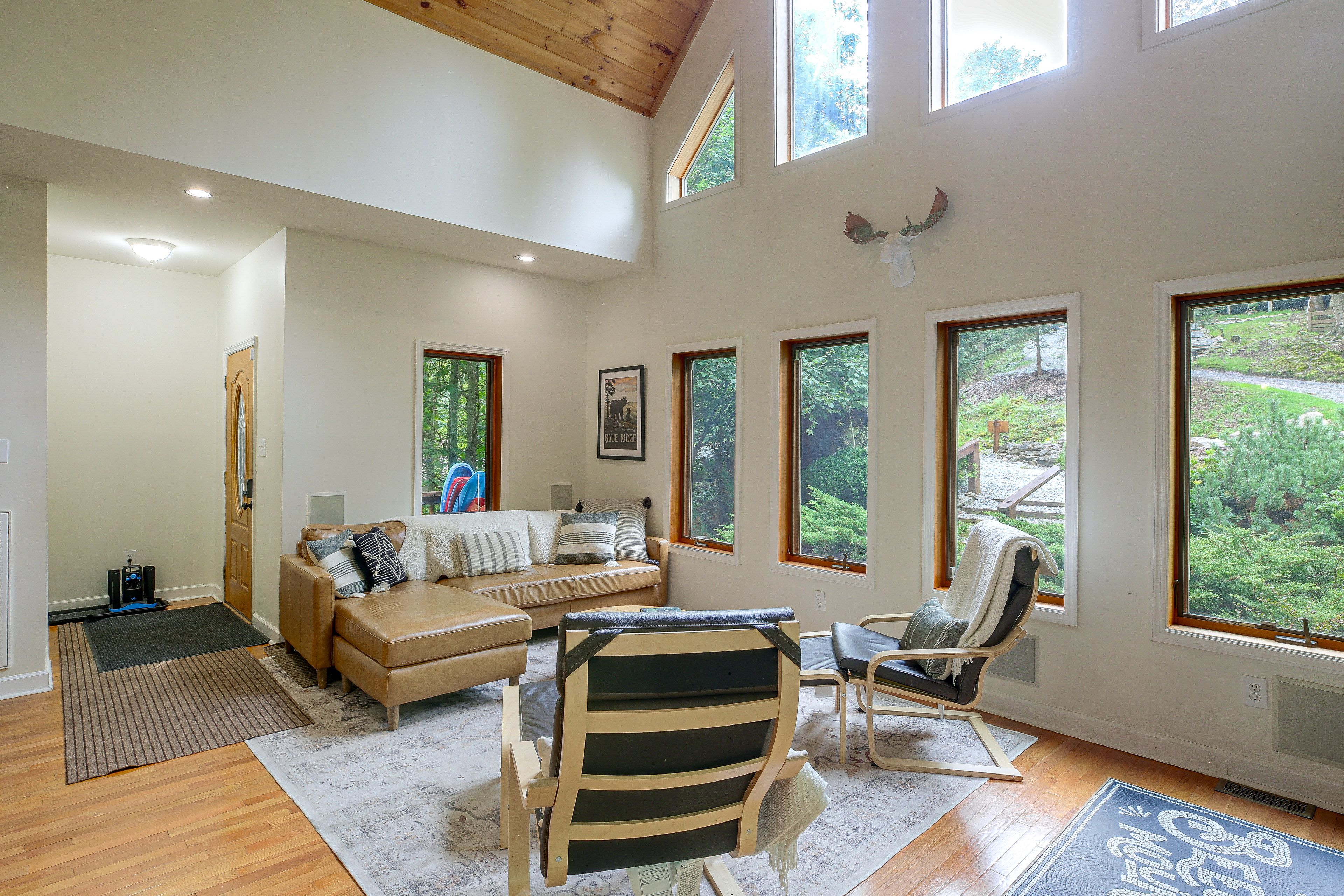 Living Room | Smart TV | Free WiFi