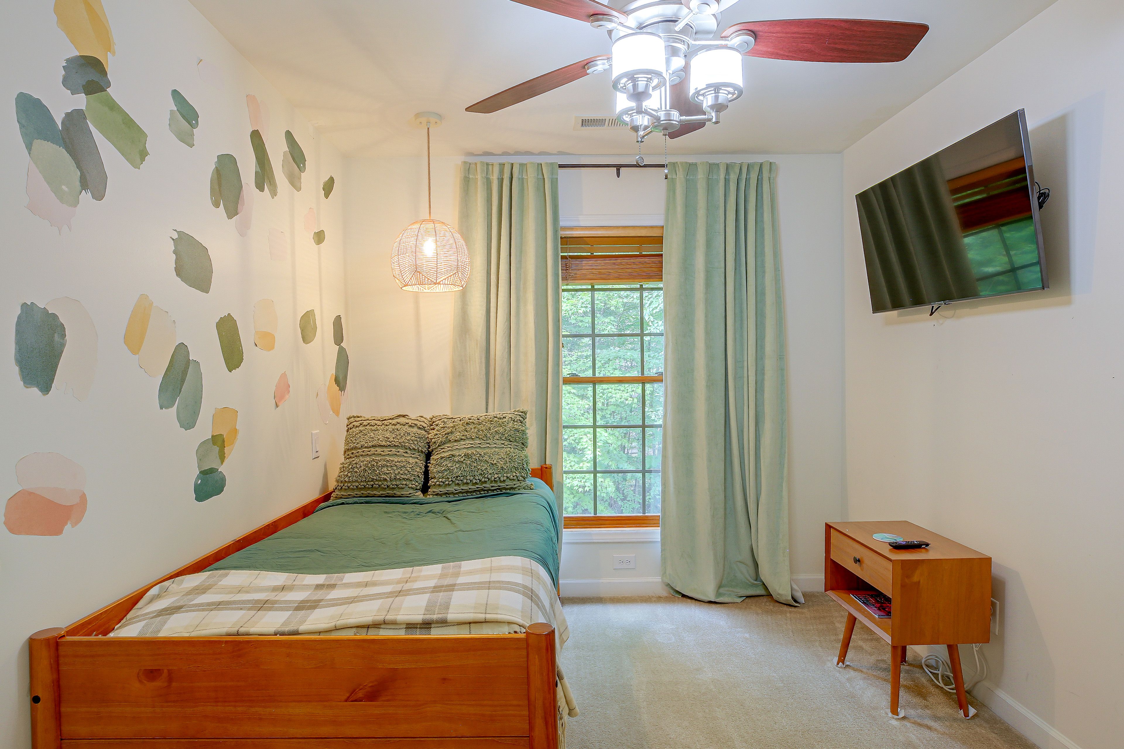 Bedroom 3 | Twin Daybed w/ Twin Trundle | Smart TV