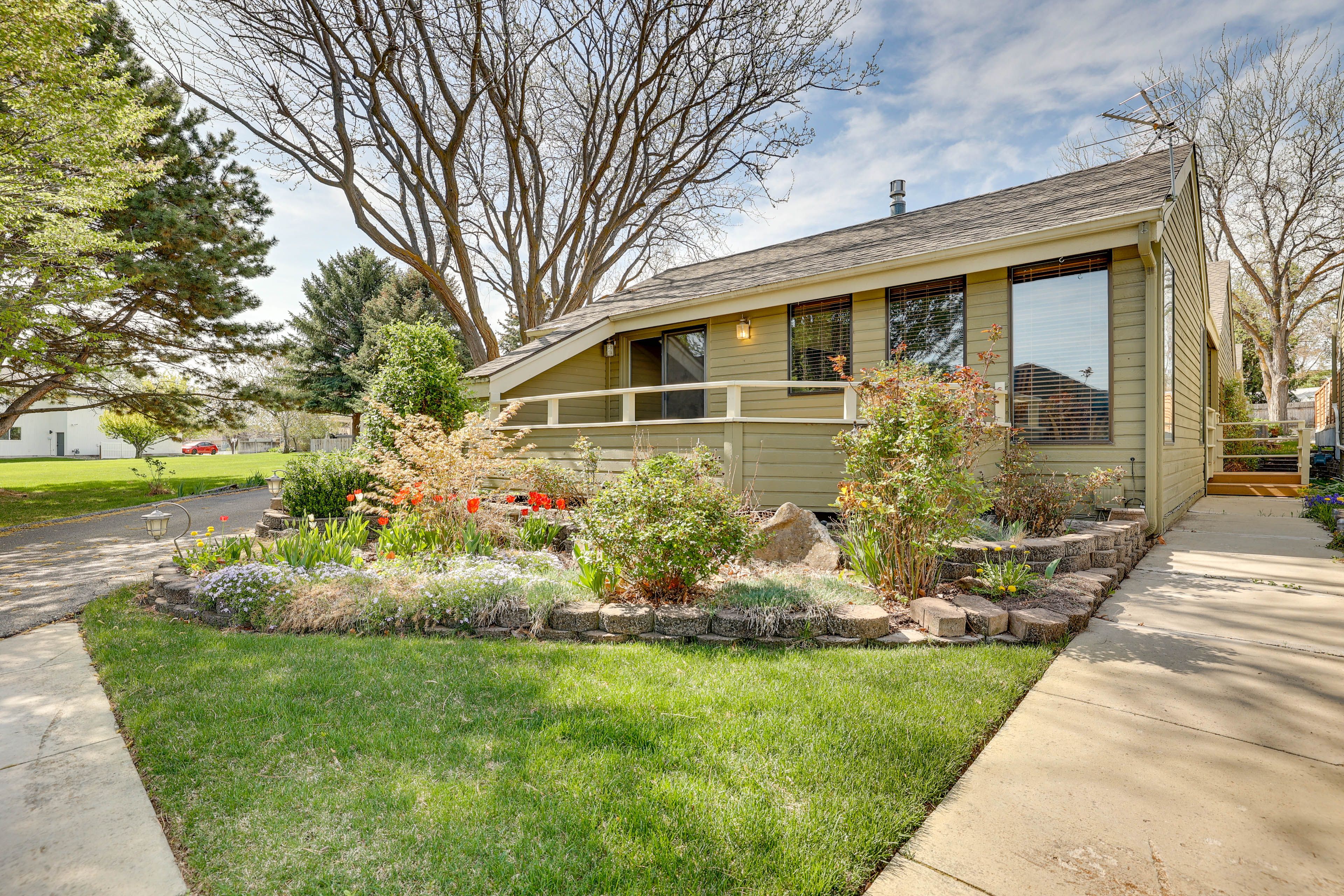 Nampa Vacation Rental | 3BR | 2BA | 2 Steps to Enter | 1,650 Sq Ft