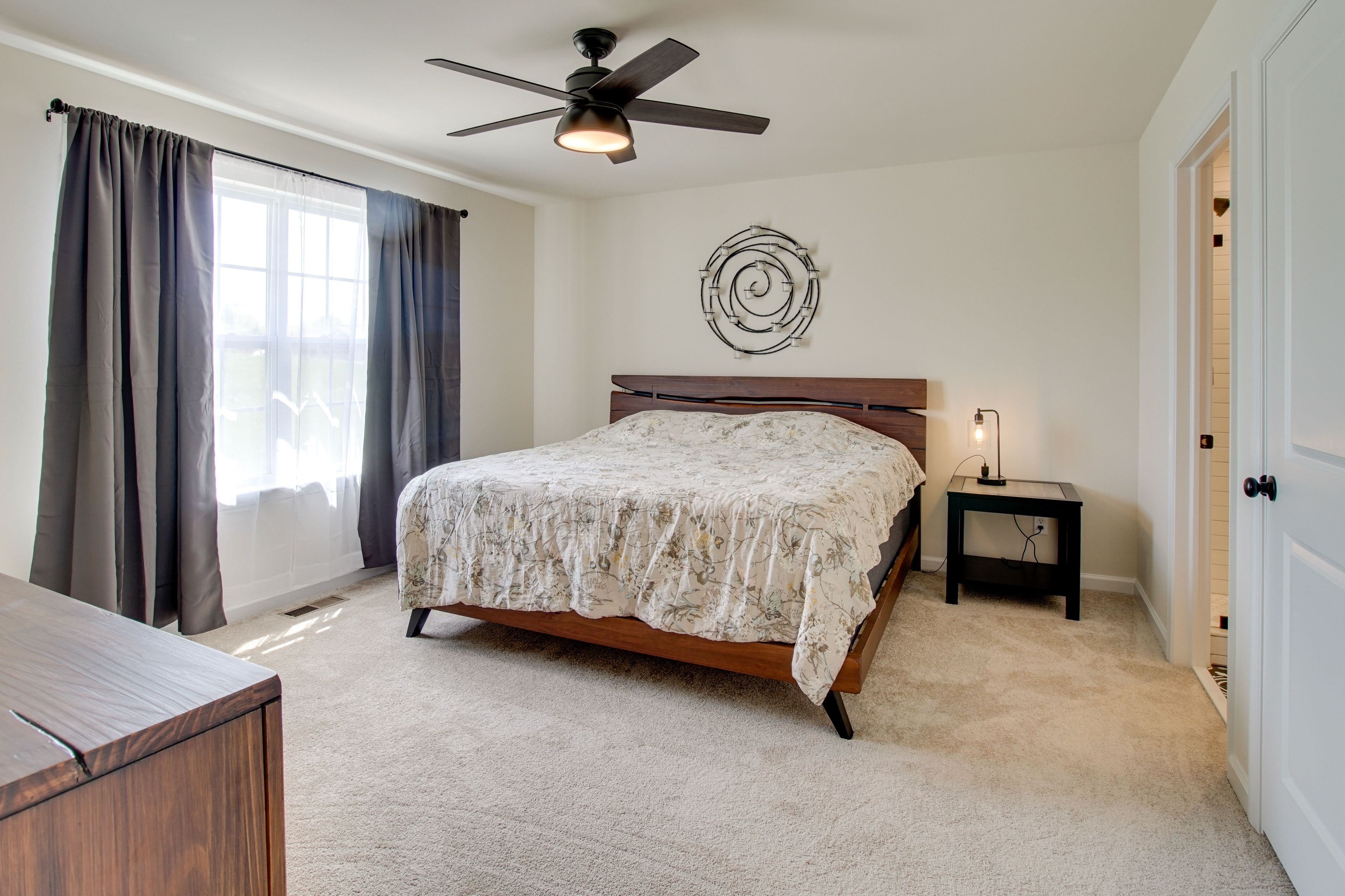 Bedroom 1 | King Bed | Main Floor | Smart TV