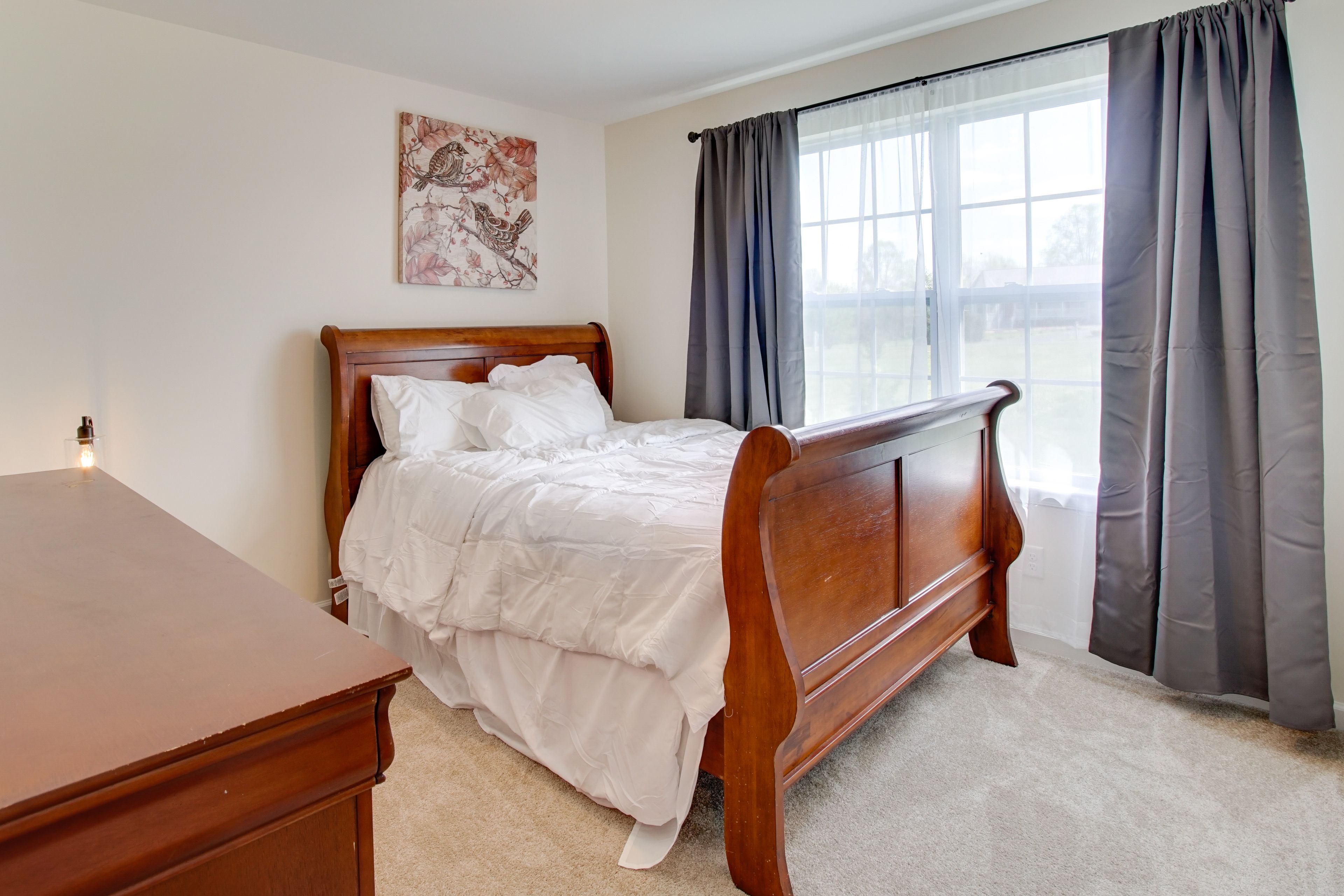 Bedroom 2 | Queen Bed | Main Floor | Smart TV
