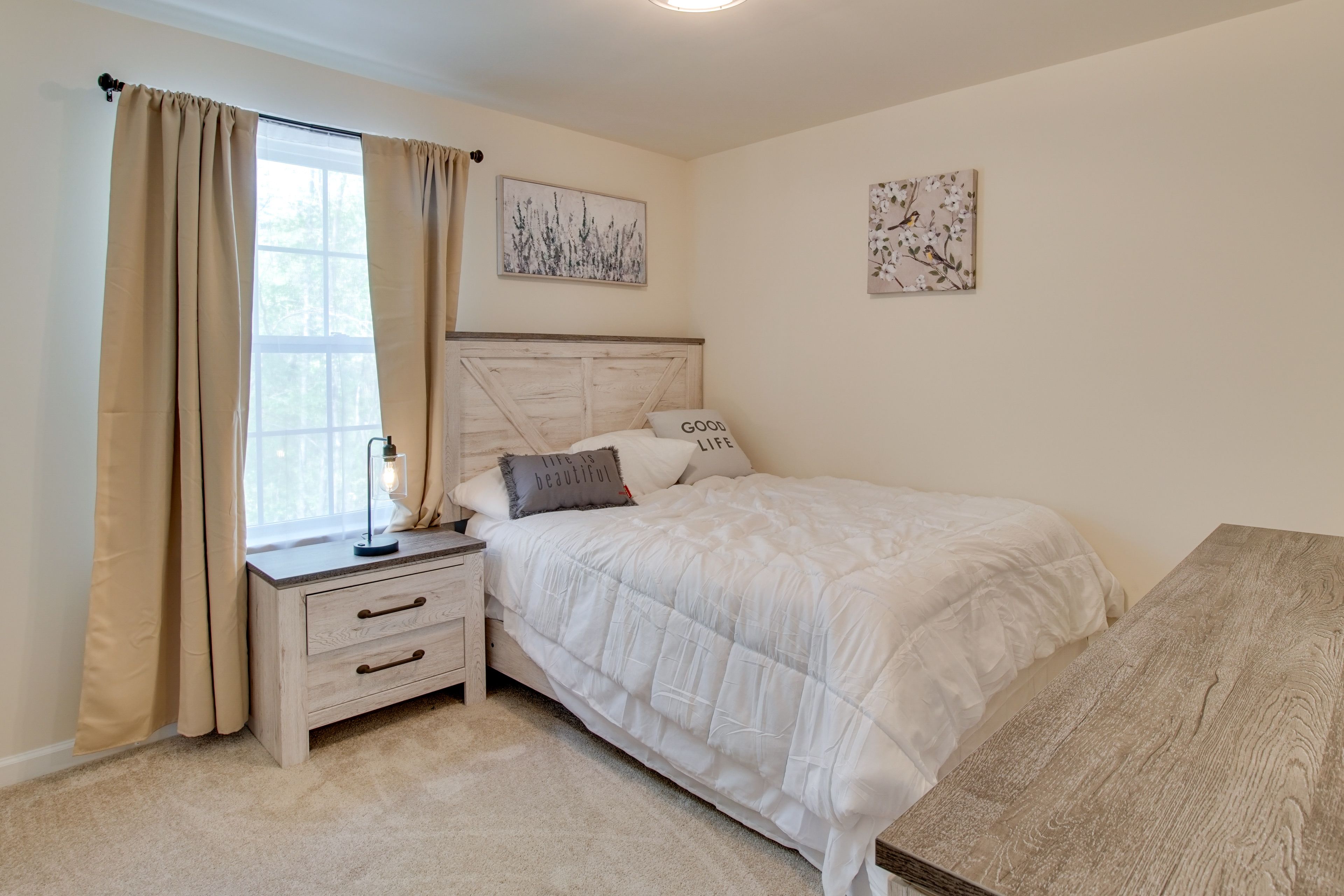 Bedroom 3 | Queen Bed | Main Floor | Smart TV