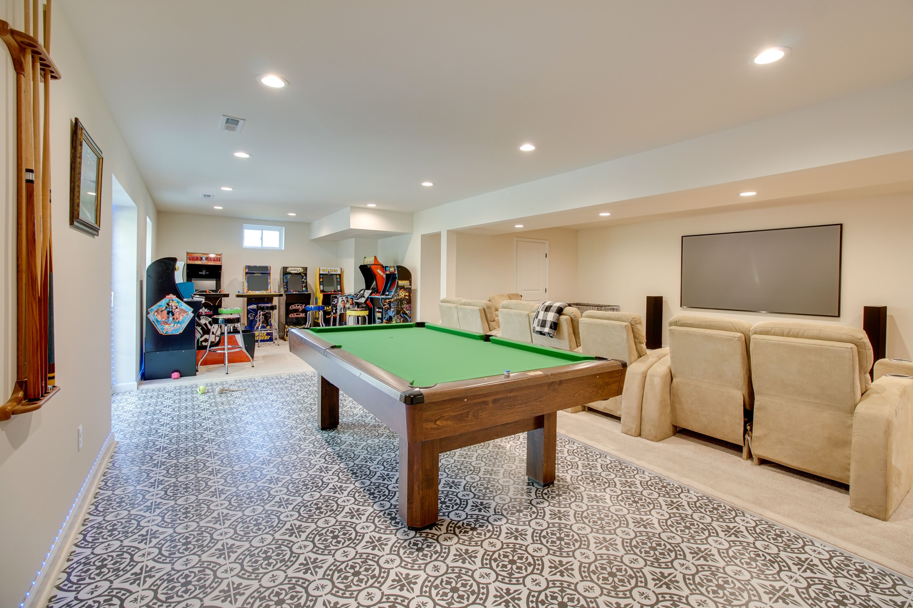 Orange Vacation Rental | 5BR | 3BA | 2,400 Sq Ft | Stairs Required