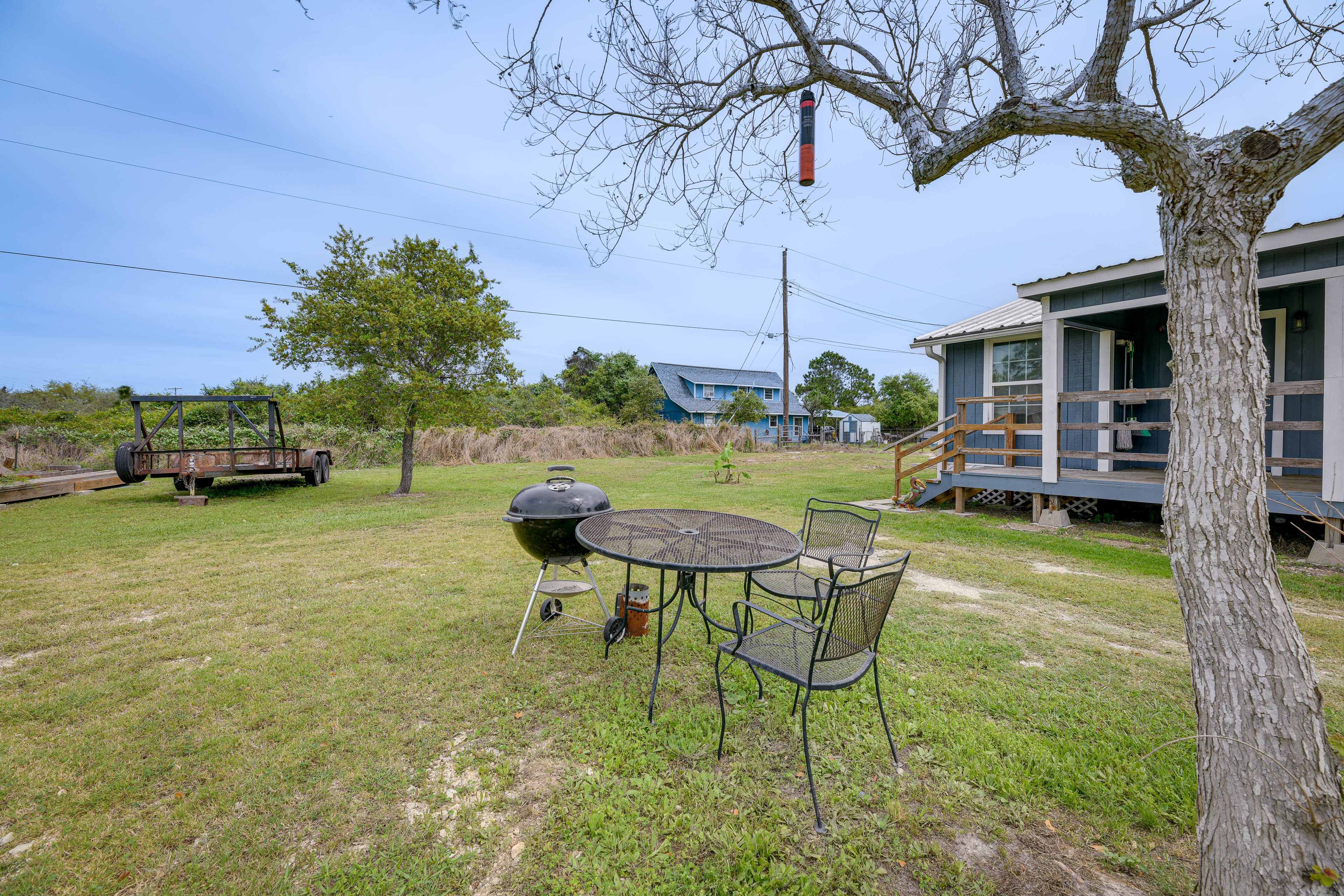 Home Exterior | Charcoal Grill | Outdoor Dining