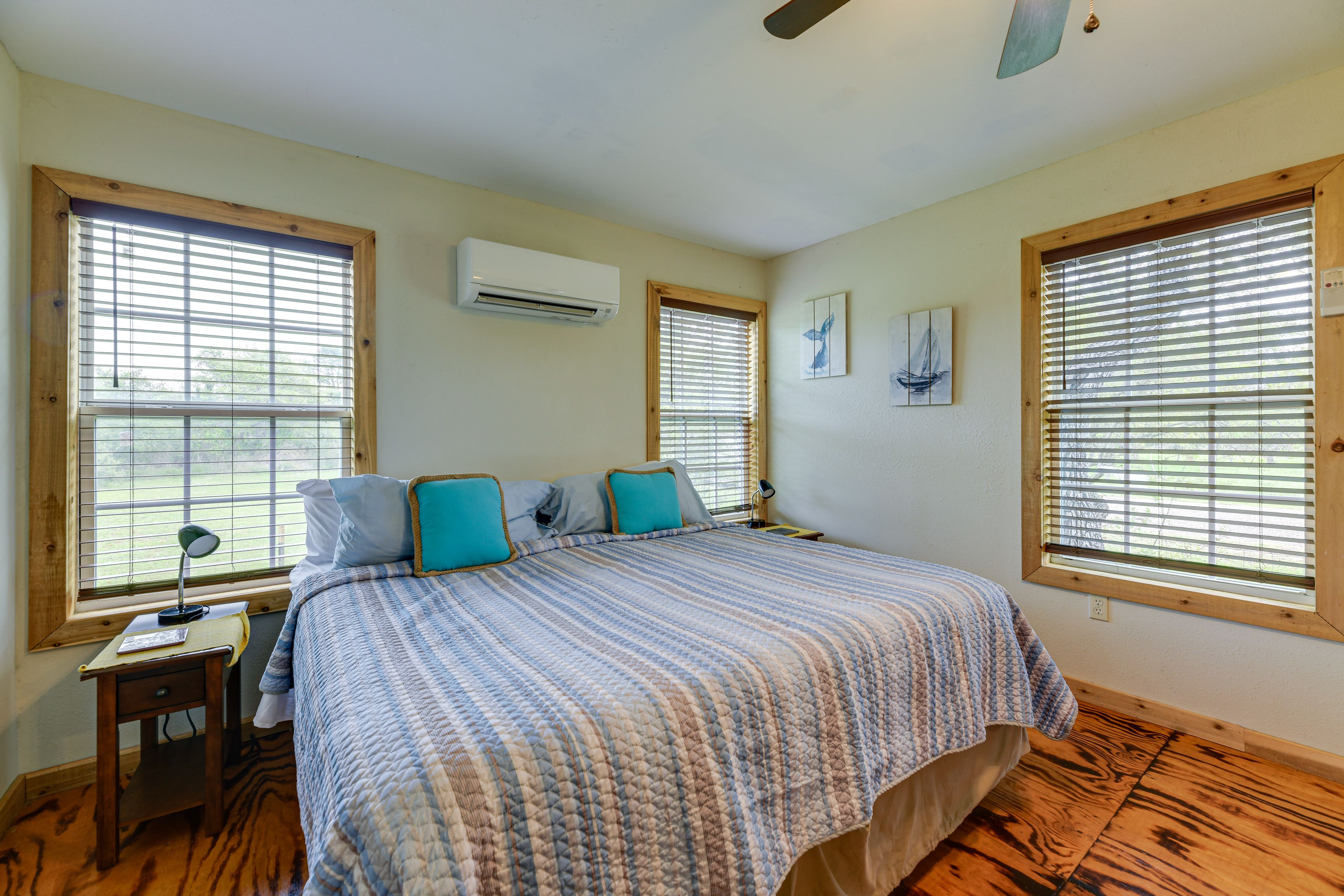 Bedroom 1 | King Bed | Smart TV