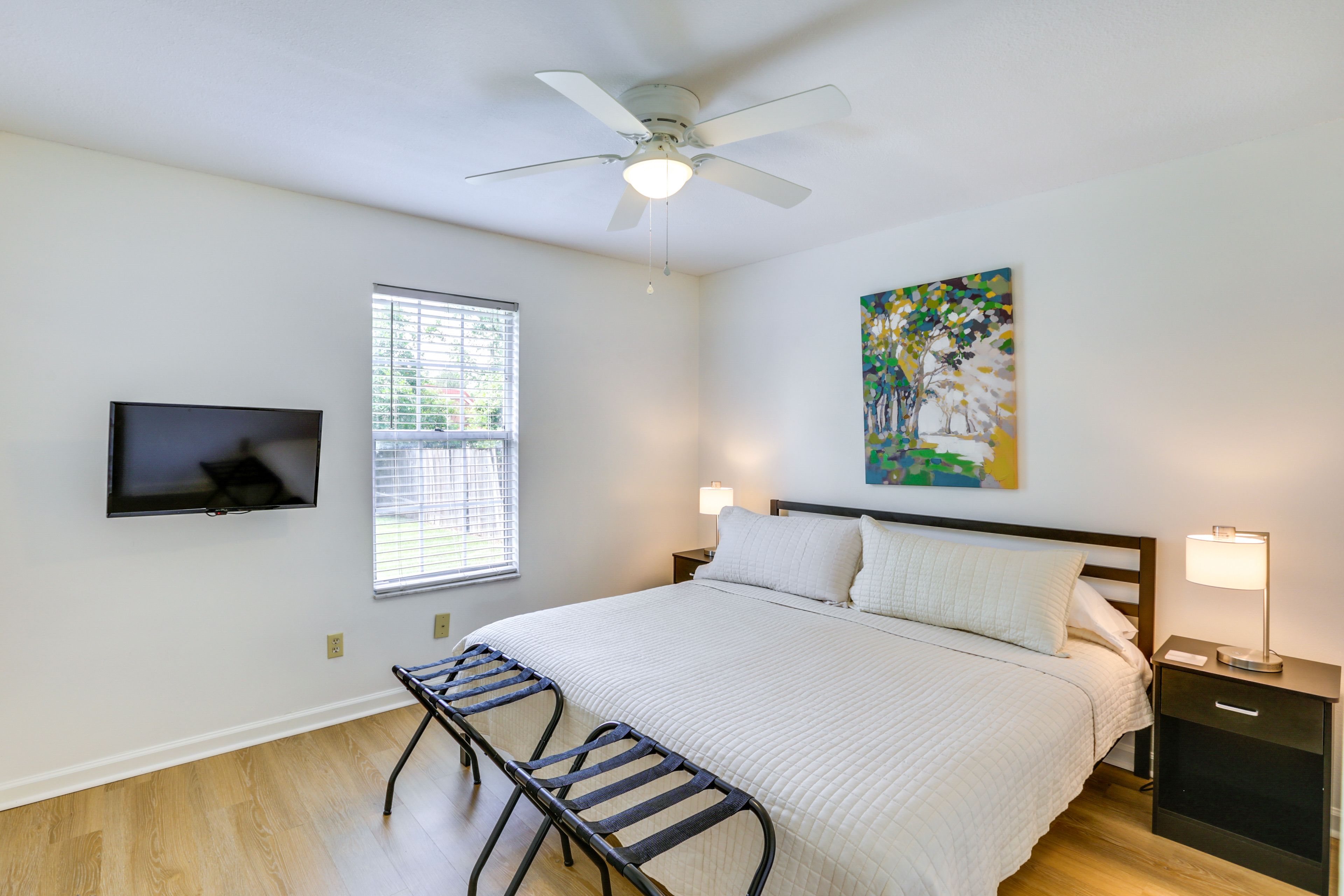 Bedroom 1 | King Bed | Smart TV