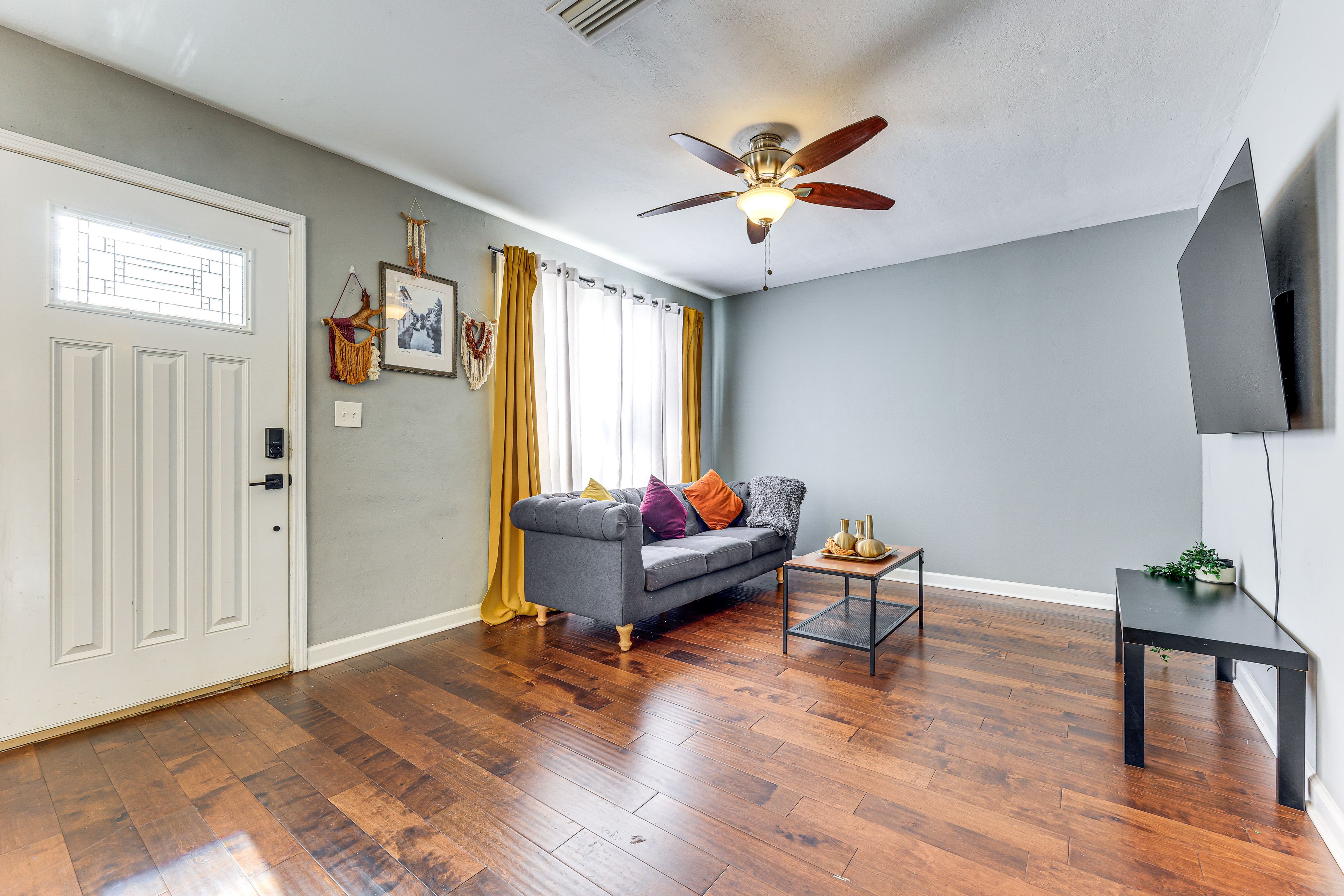 Living Room | Smart TV