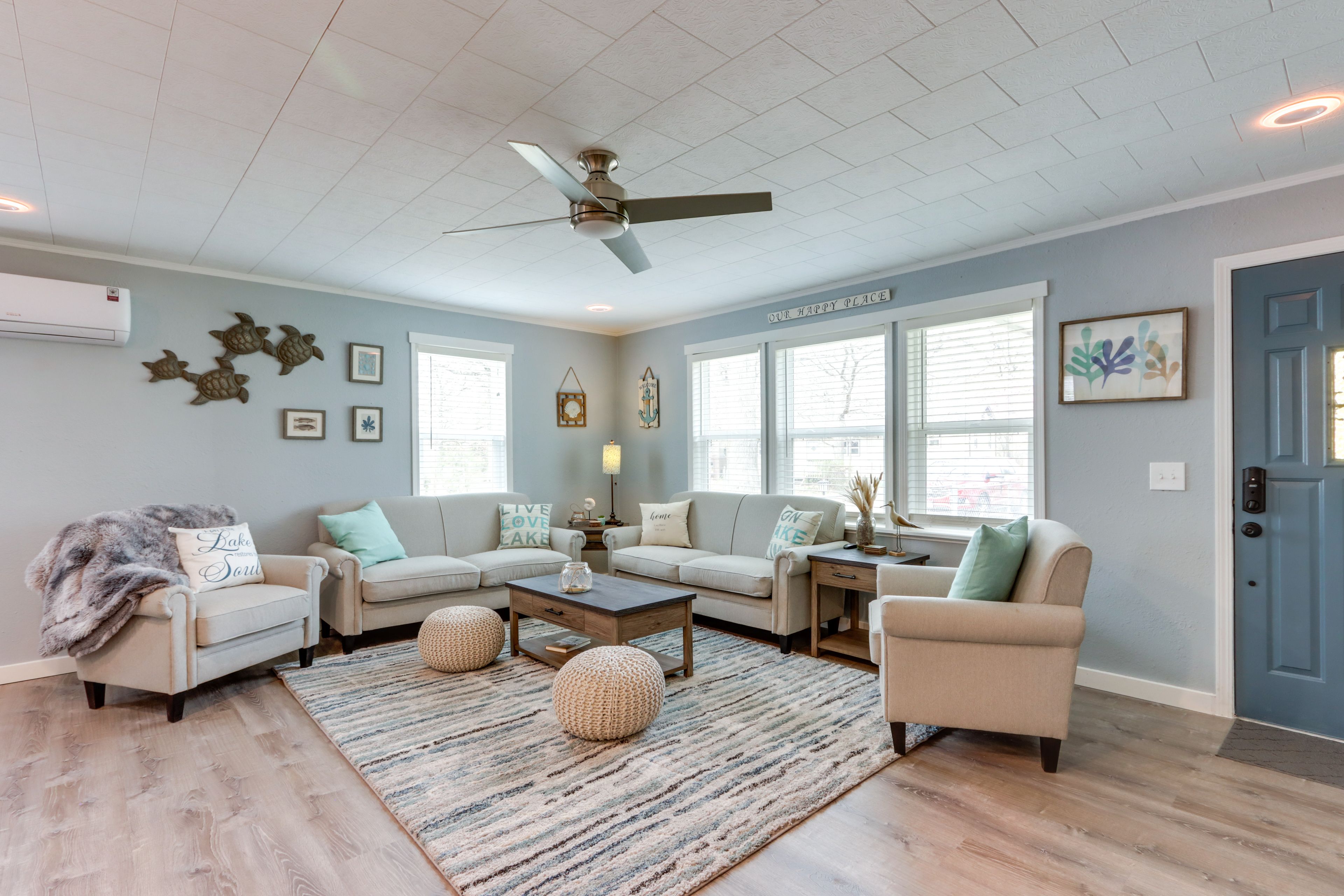 Living Room | Smart TV | Free WiFi