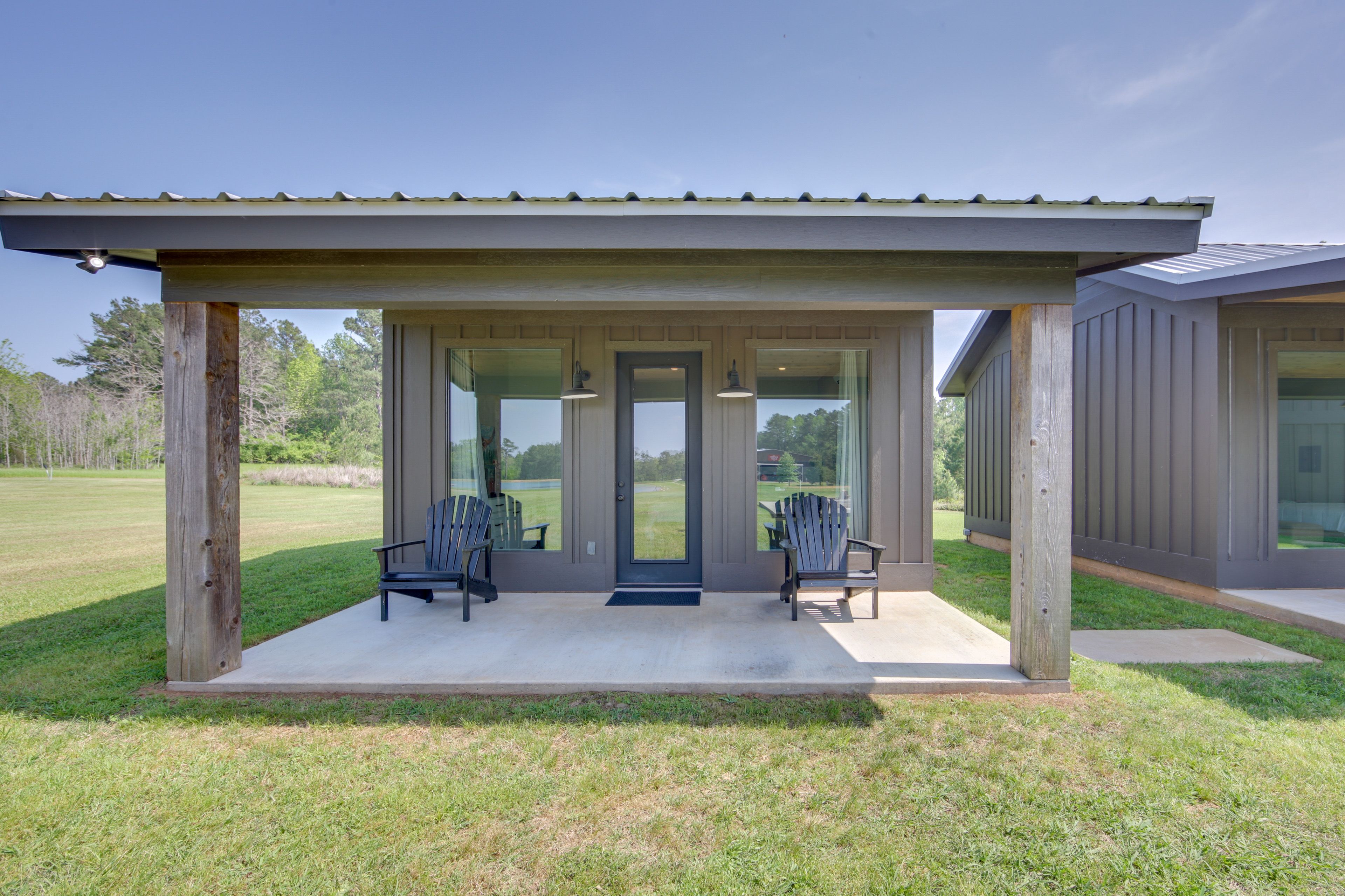 Casita 2 | Front Porch w/ Seating