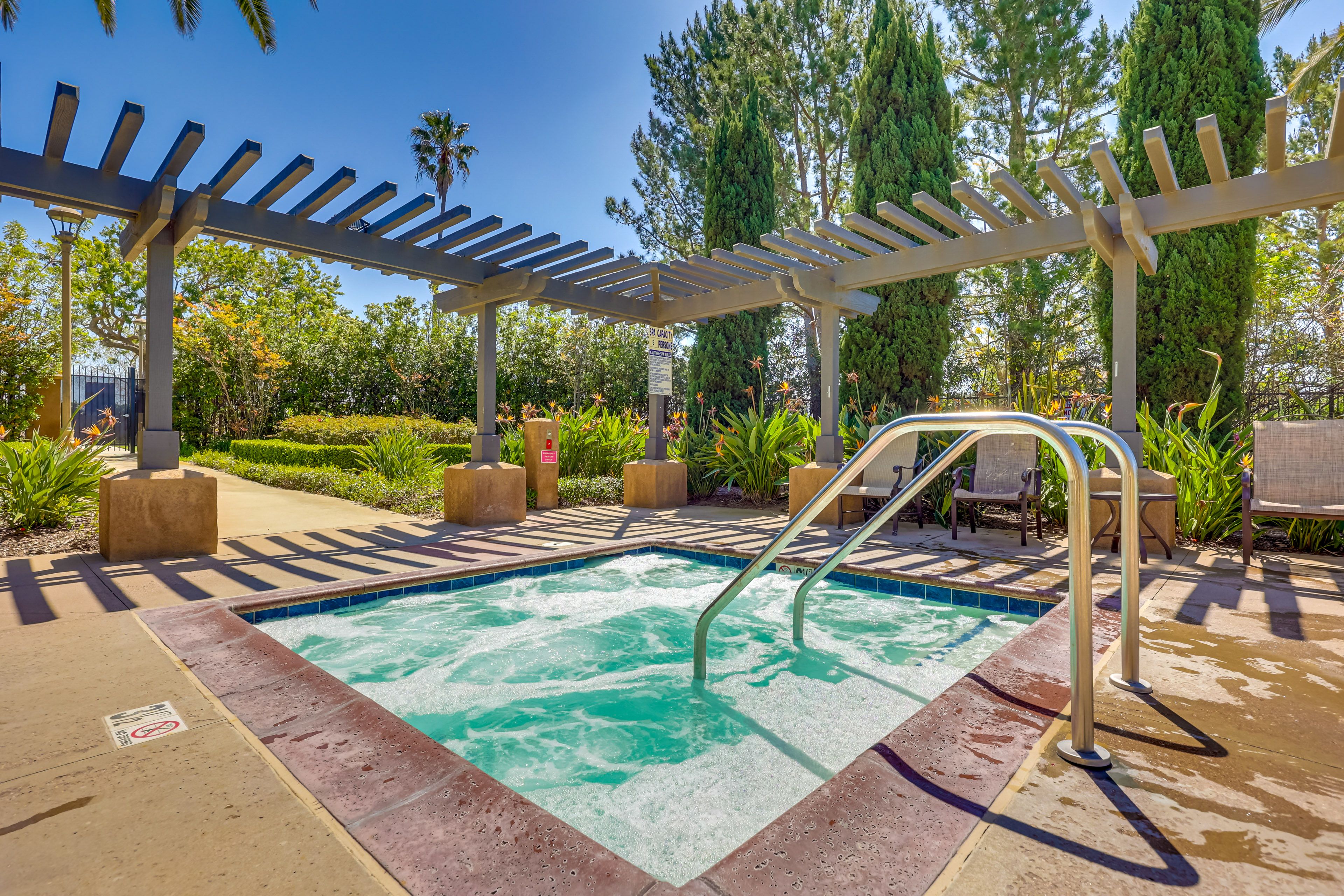 Village at the Park Community Amenities | Hot Tub