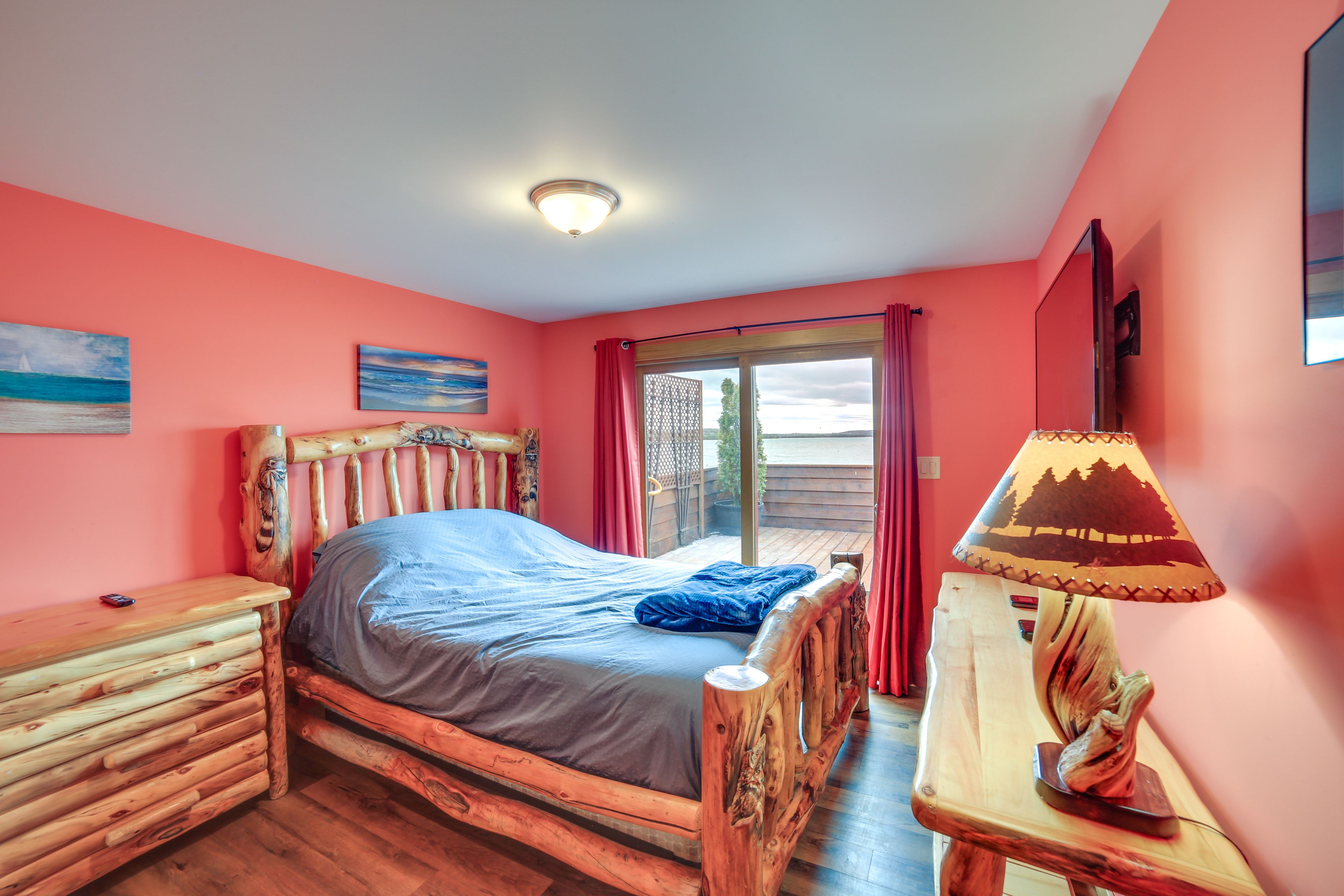 Bedroom 2 | Queen Bed | Smart TV
