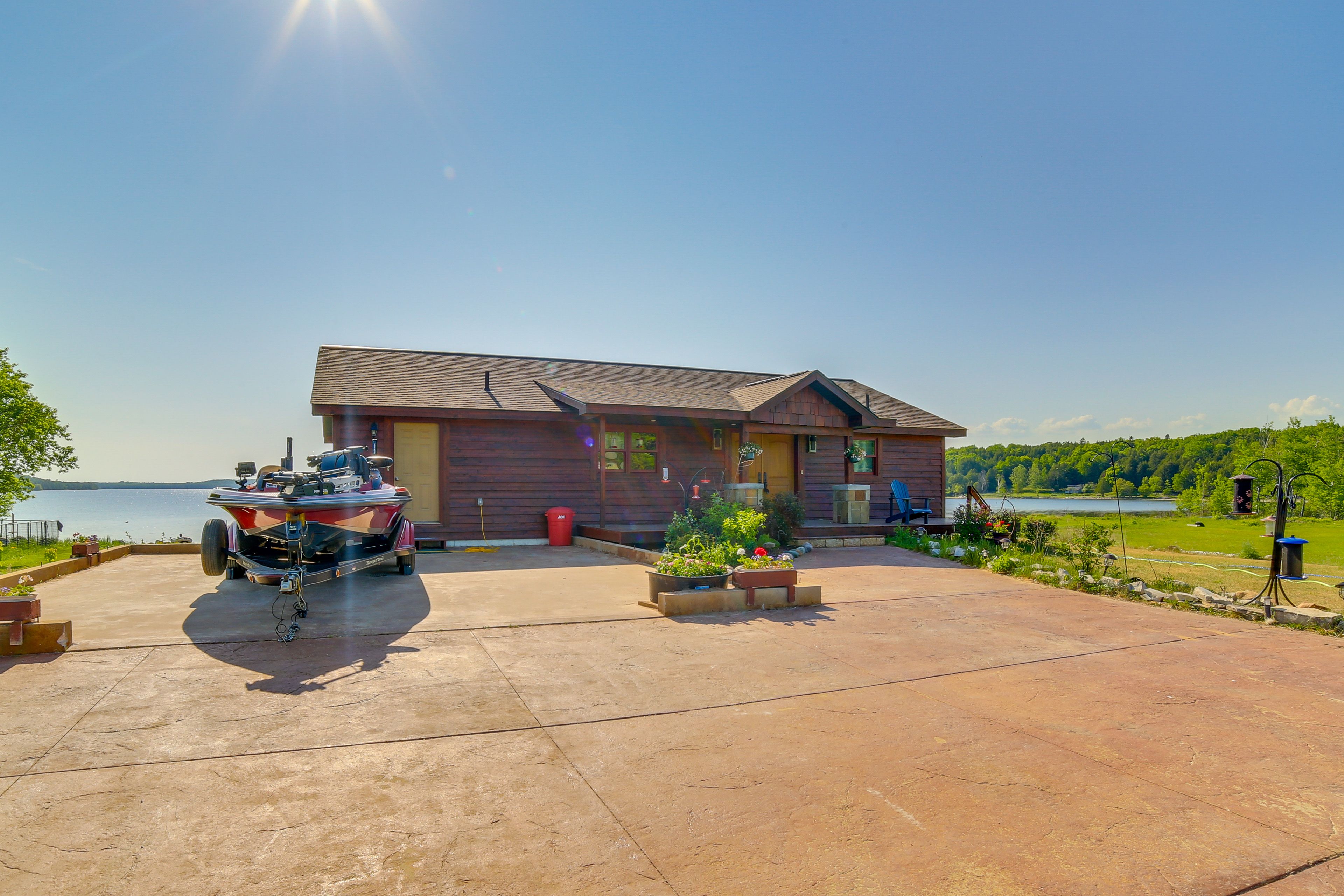 Parking | Driveway (6 Vehicles) | RV/Trailer Parking Available