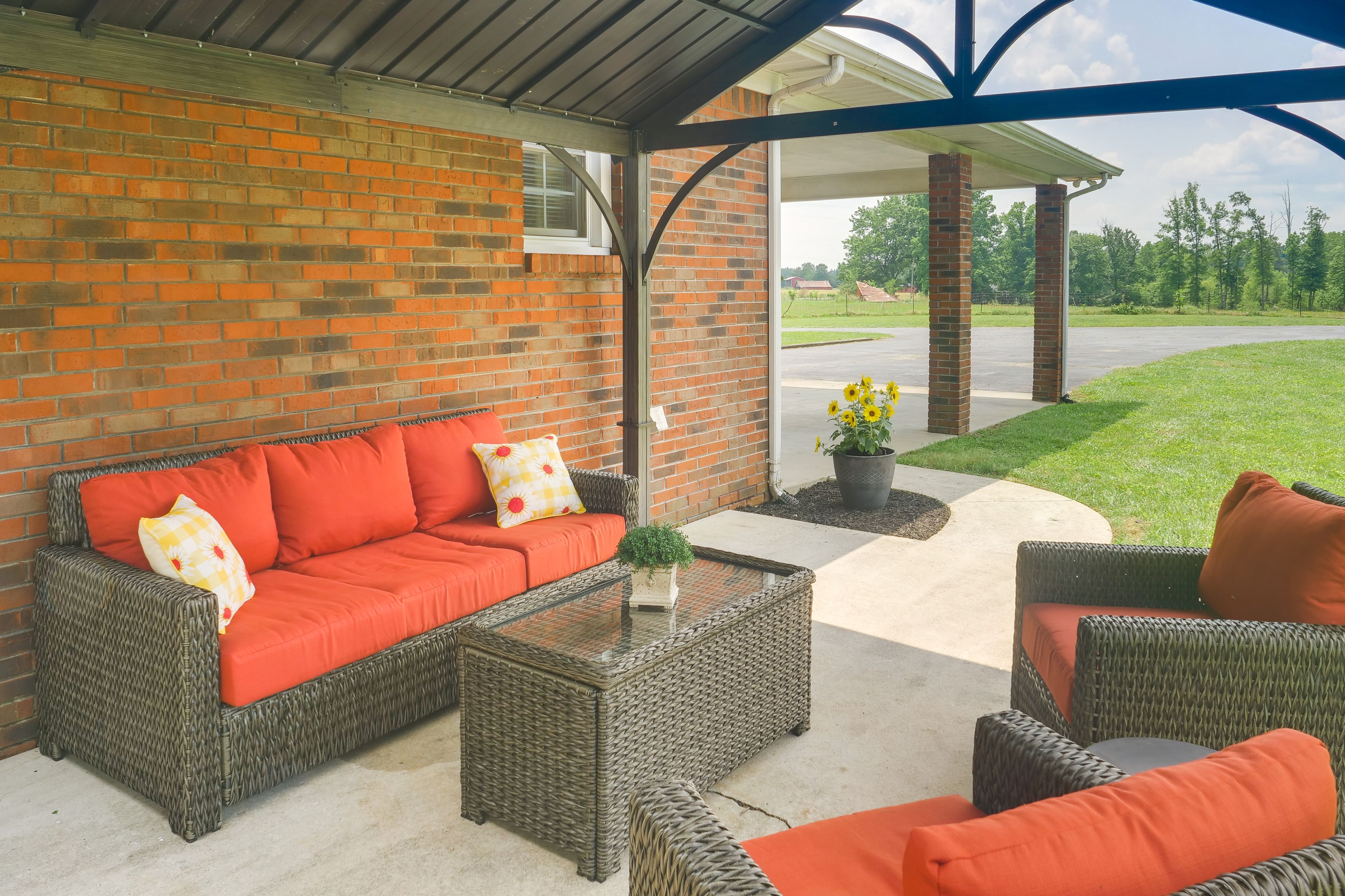 Covered Patio | Outdoor Seating