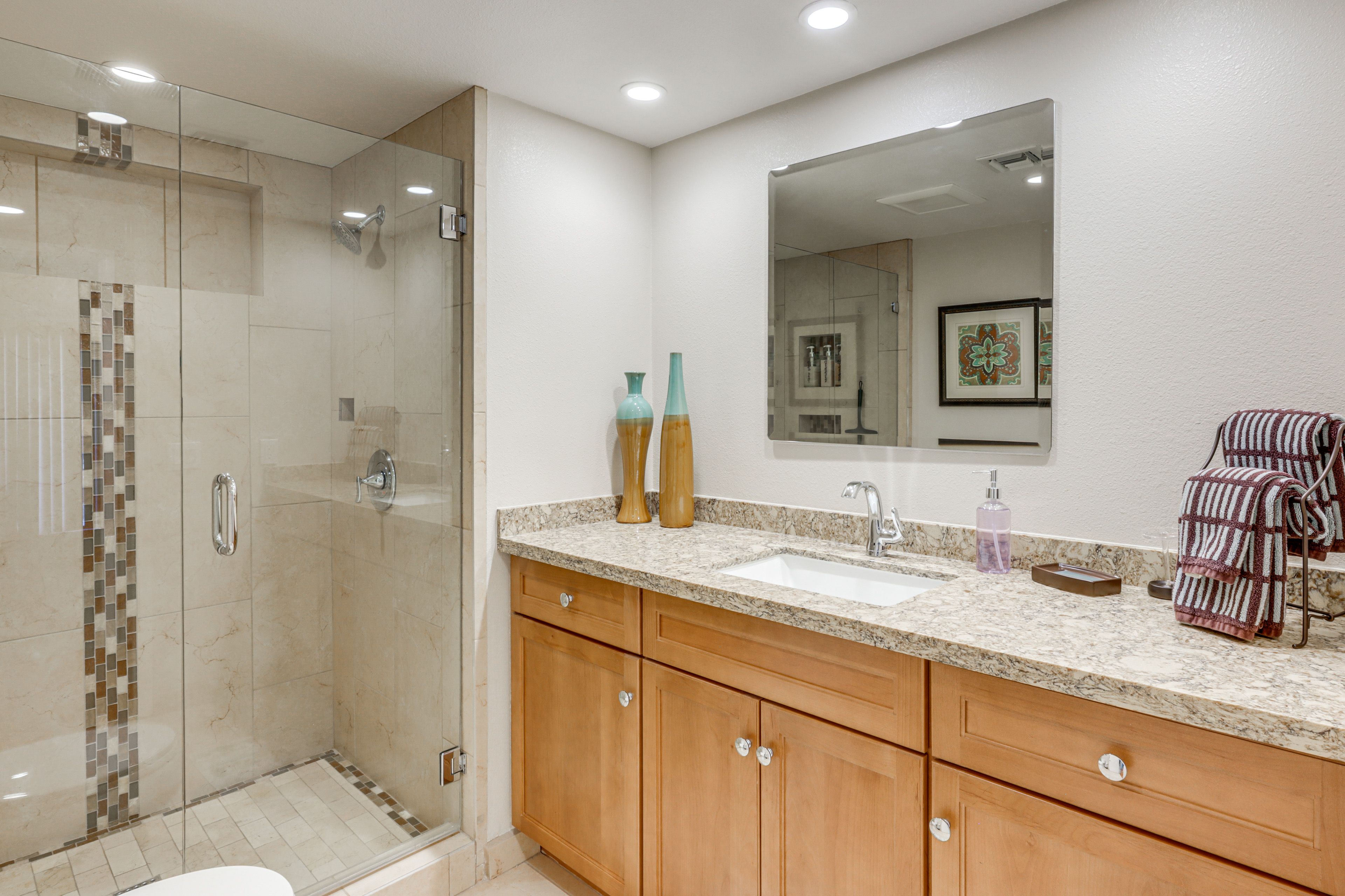 Full Bathroom | Walk-In Shower | Hair Dryer