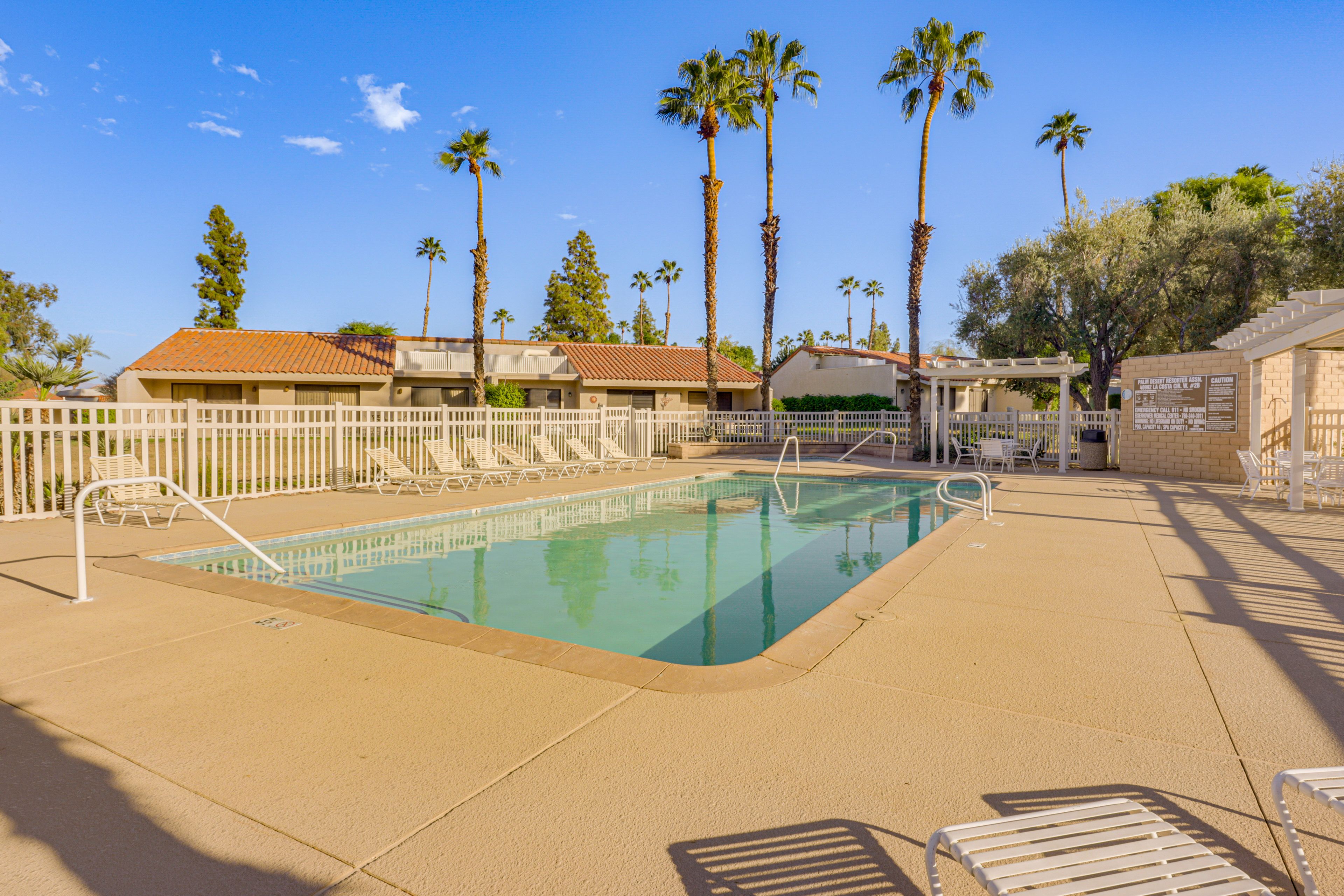 Palm Desert Resort Country Club | Community Amenities | Outdoor Pool