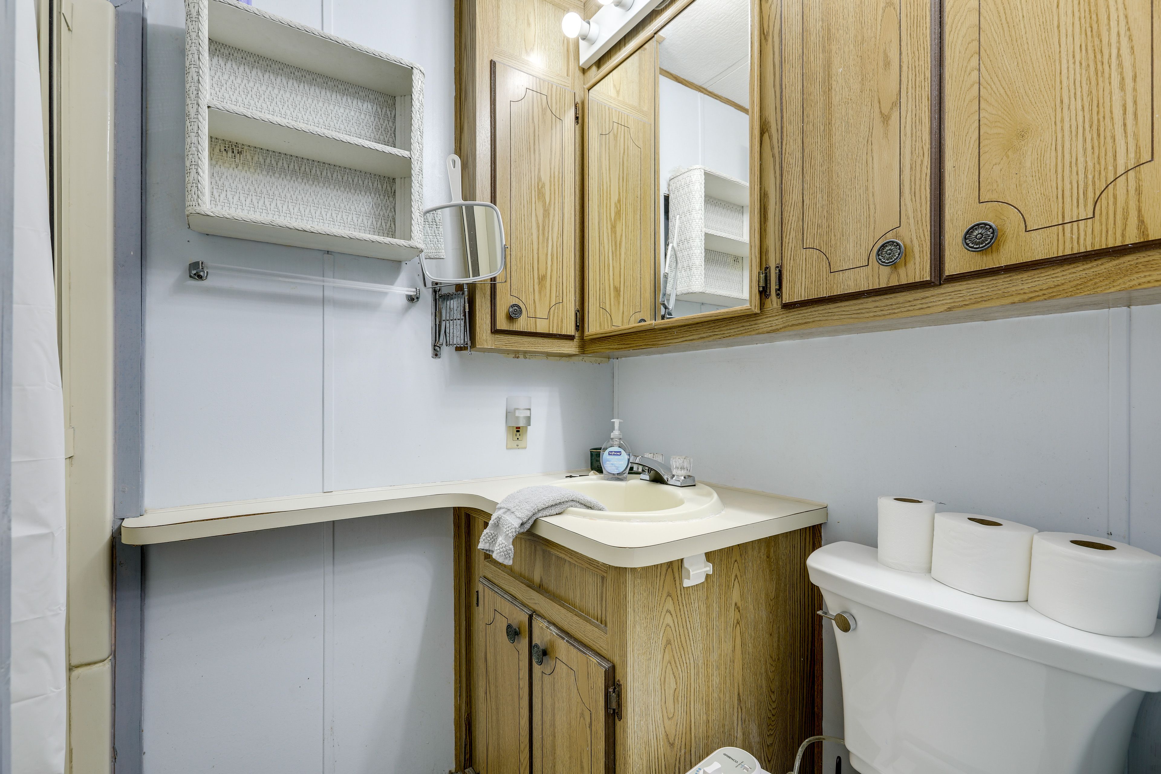 Full Bathroom | Towels Provided