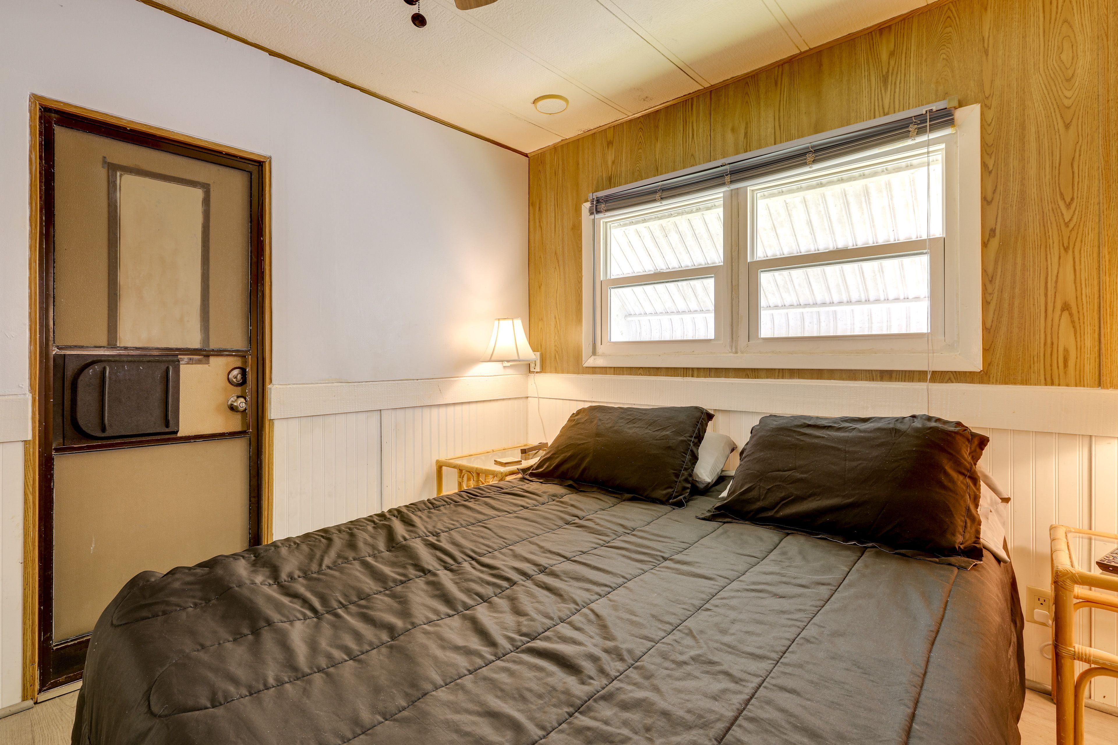 Bedroom 1 | Queen Bed | Linens & Towels