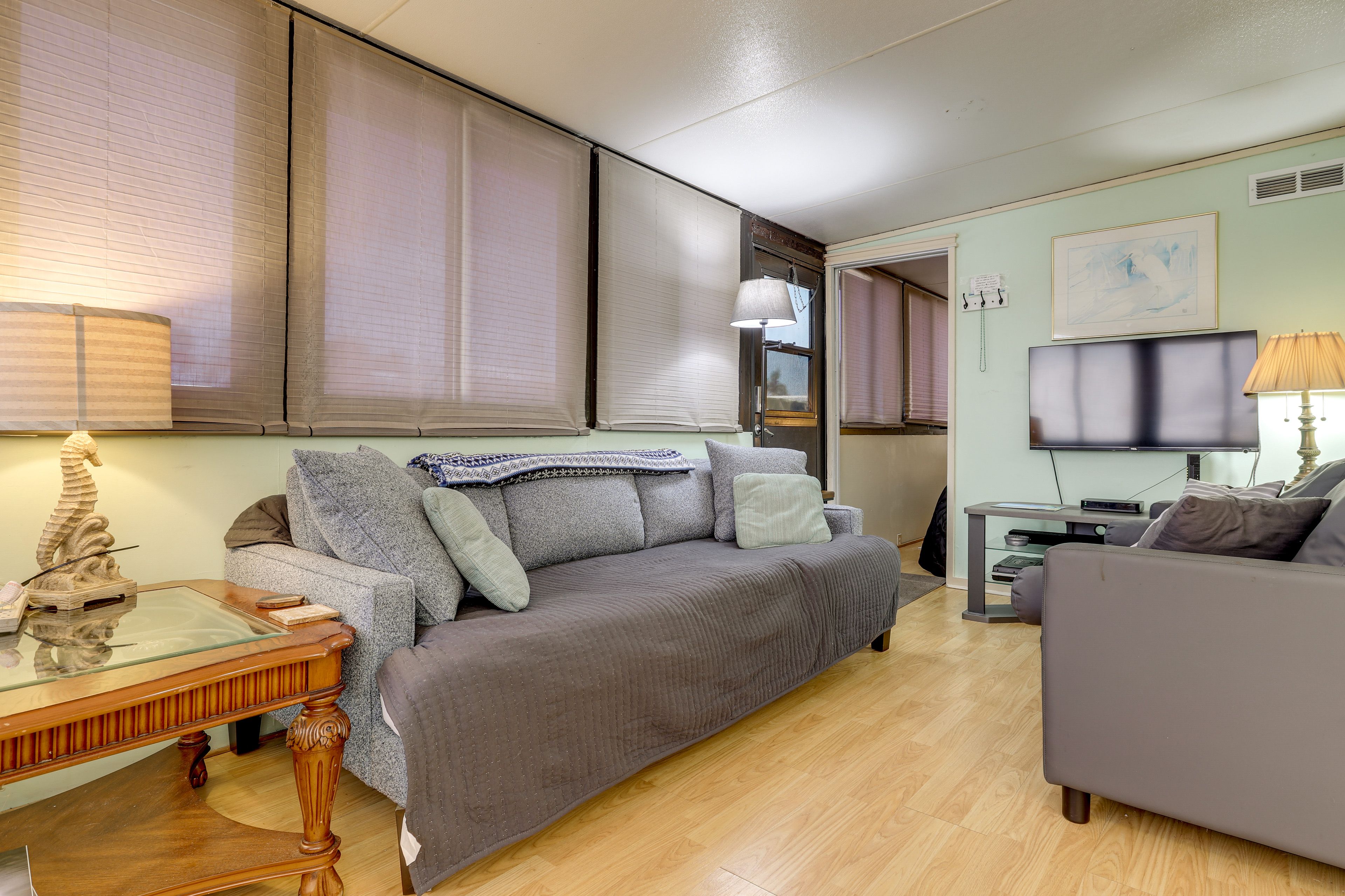 Living Room | Free WiFi | Smart TV | Fireplace | Full Sleeper Sofa