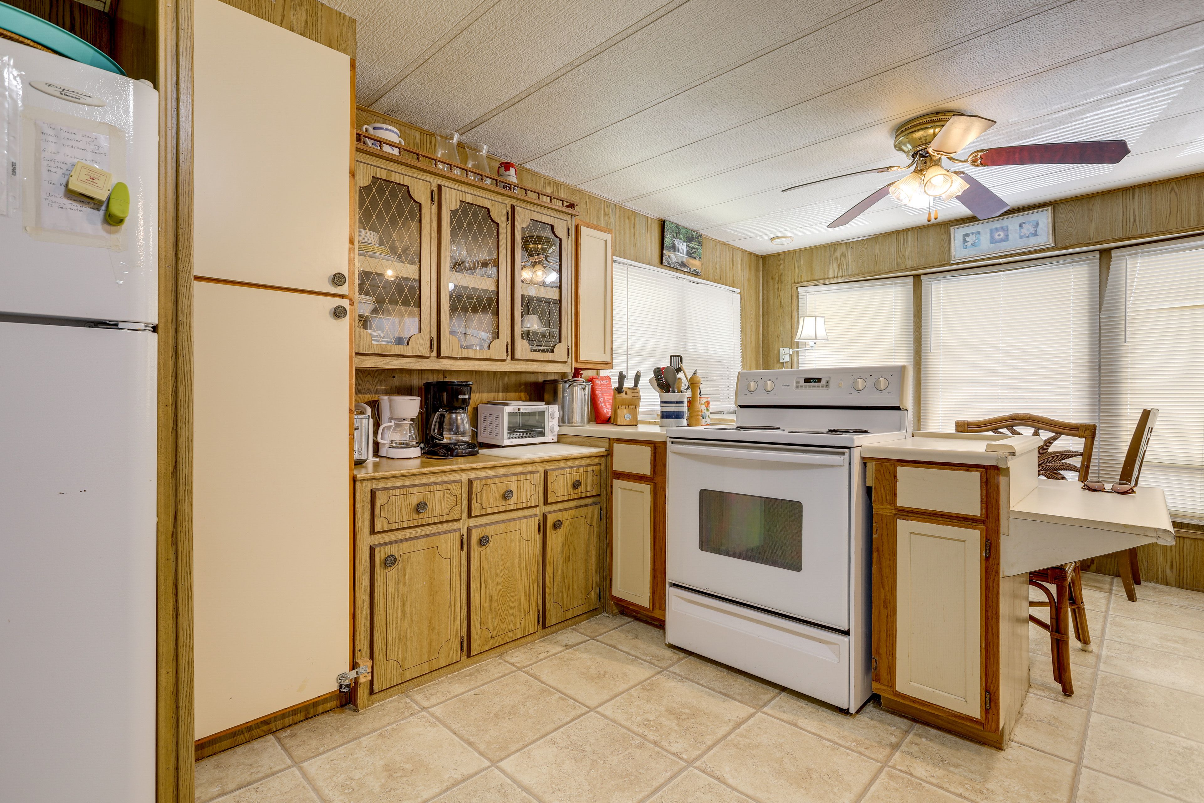 Breakfast Bar | Central Heating & A/C