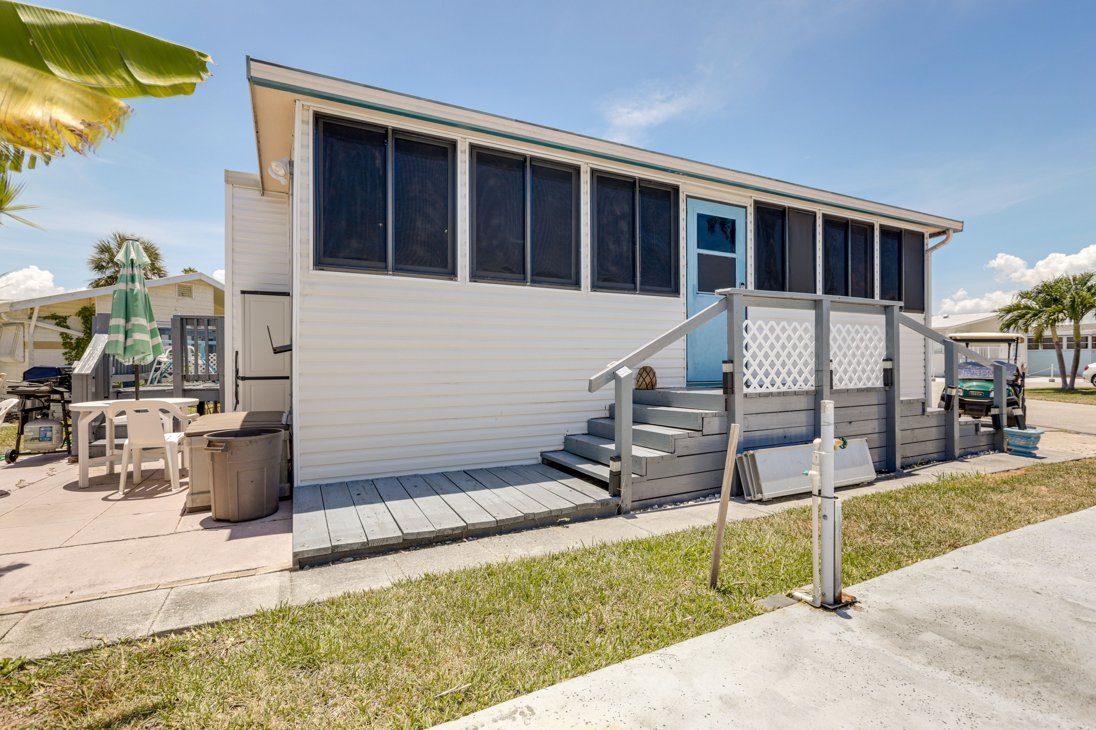 Jensen Beach Vacation Rental | 2BR | 1BA | 900 Sq Ft | Stairs Required