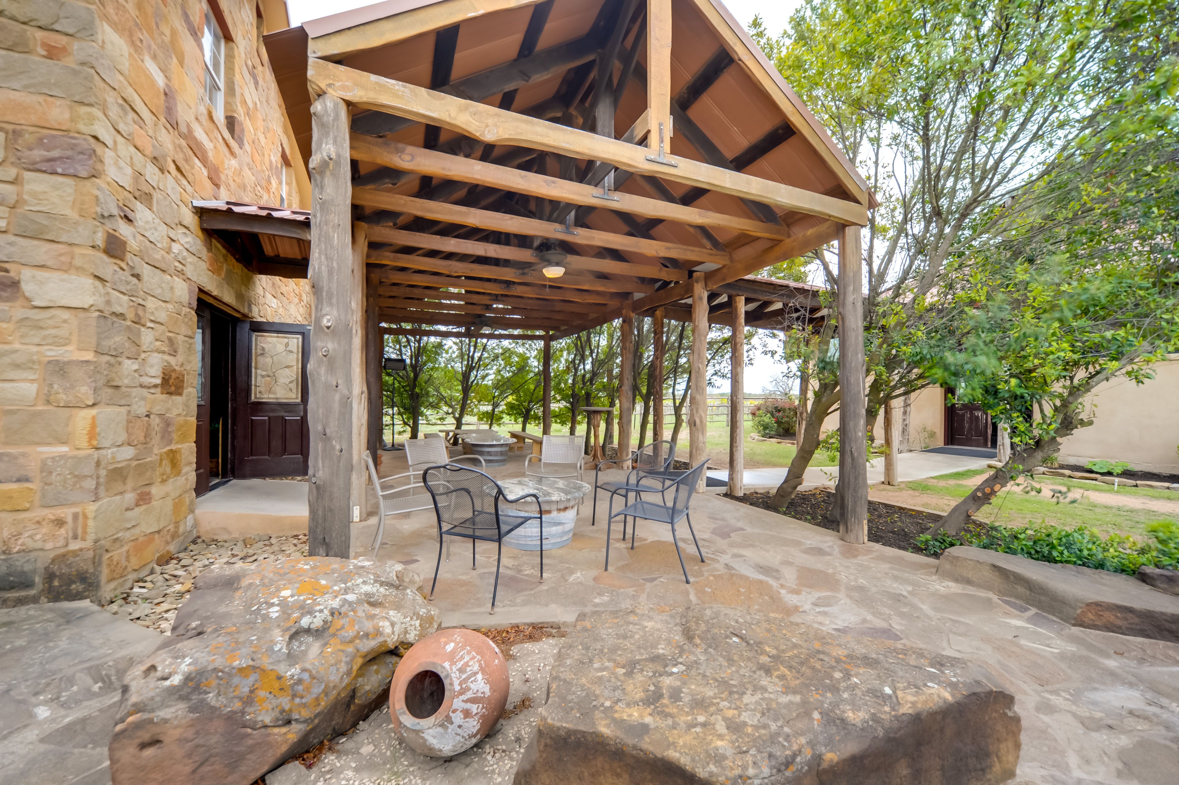 Mendelbaum Cellars Winery | Patio
