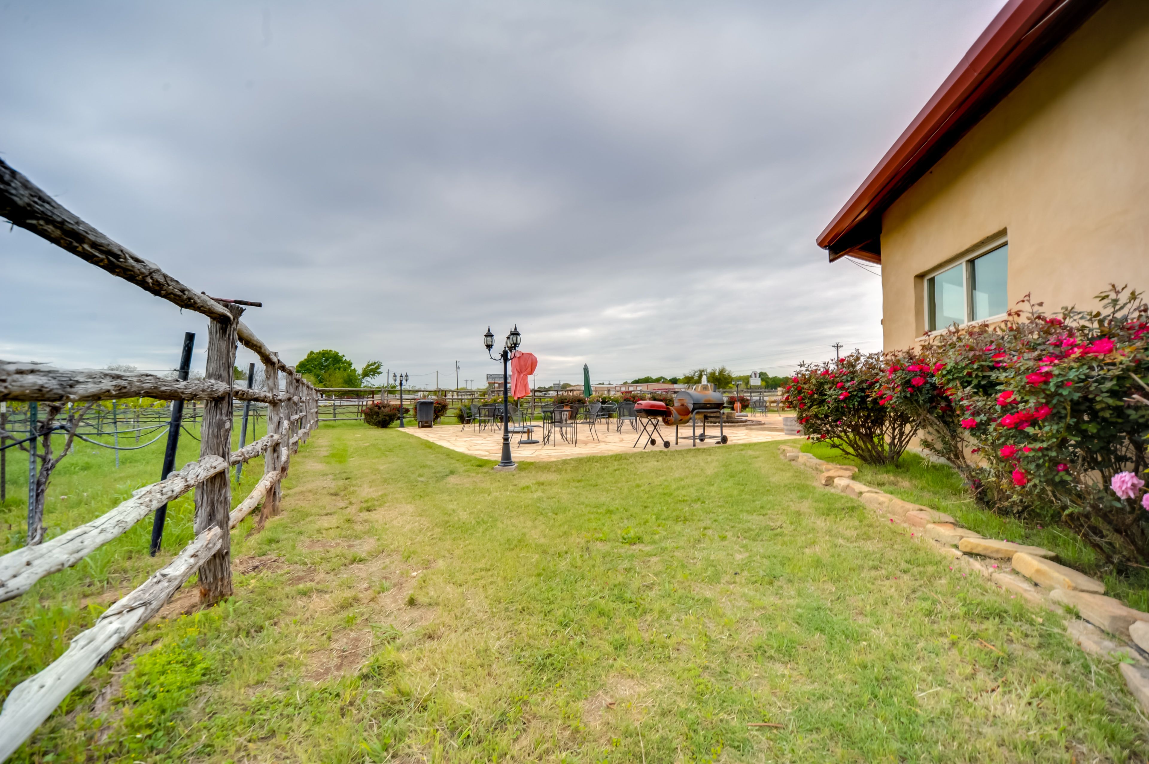 Mendelbaum Cellars Winery | Grilling & Dining Area