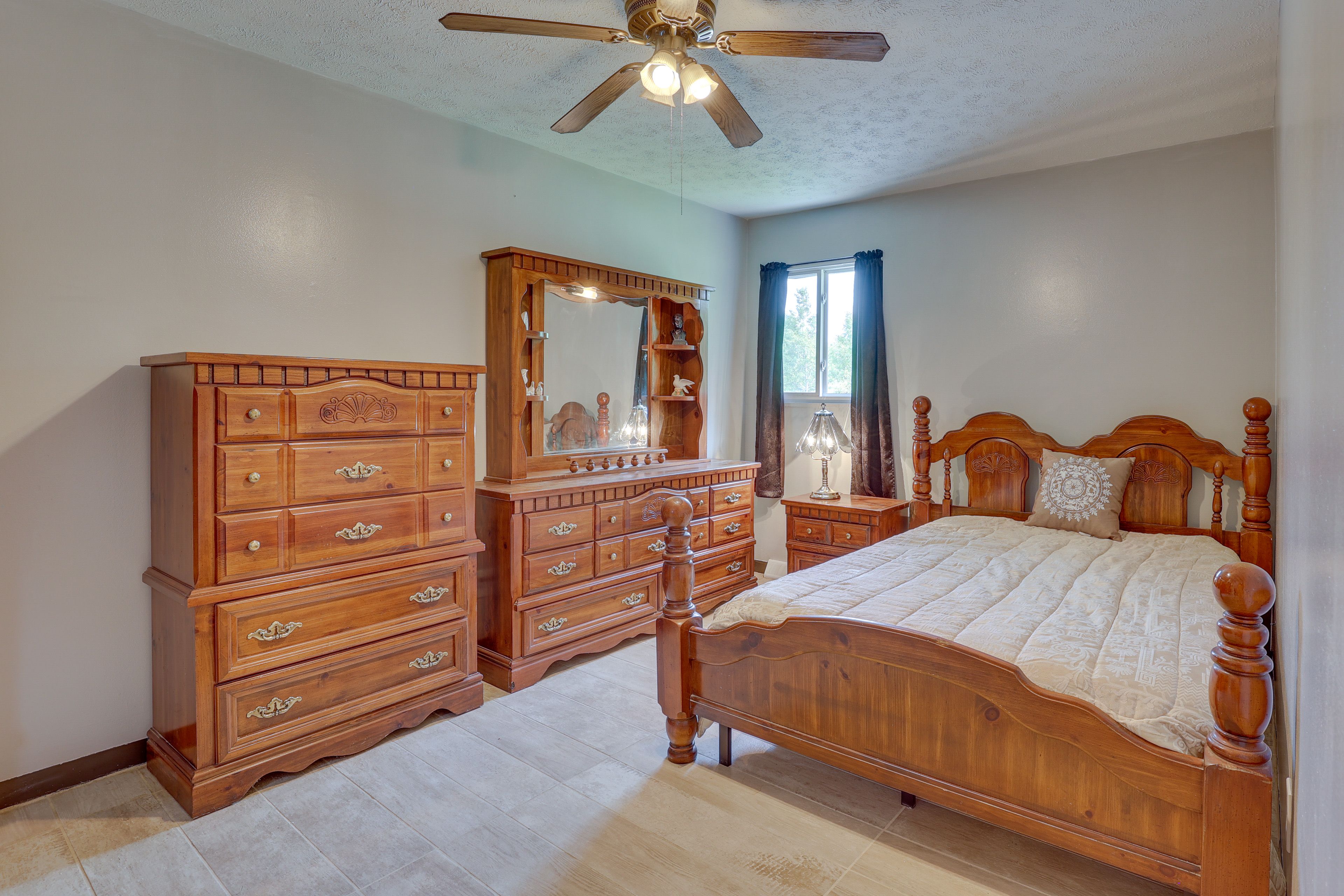 Bedroom | Full Bed | Linens Provided