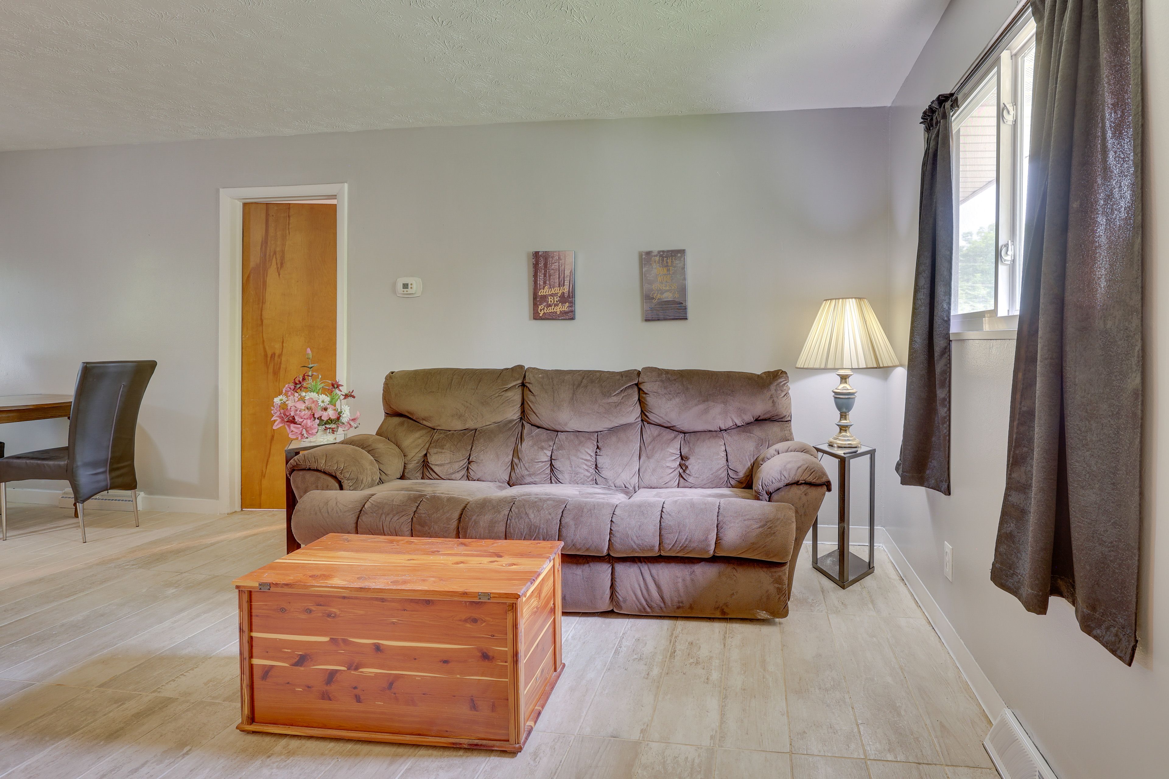 Youngstown Vacation Rental | 1BR | 1BA | 1 Step required for Access | 600 Sq Ft