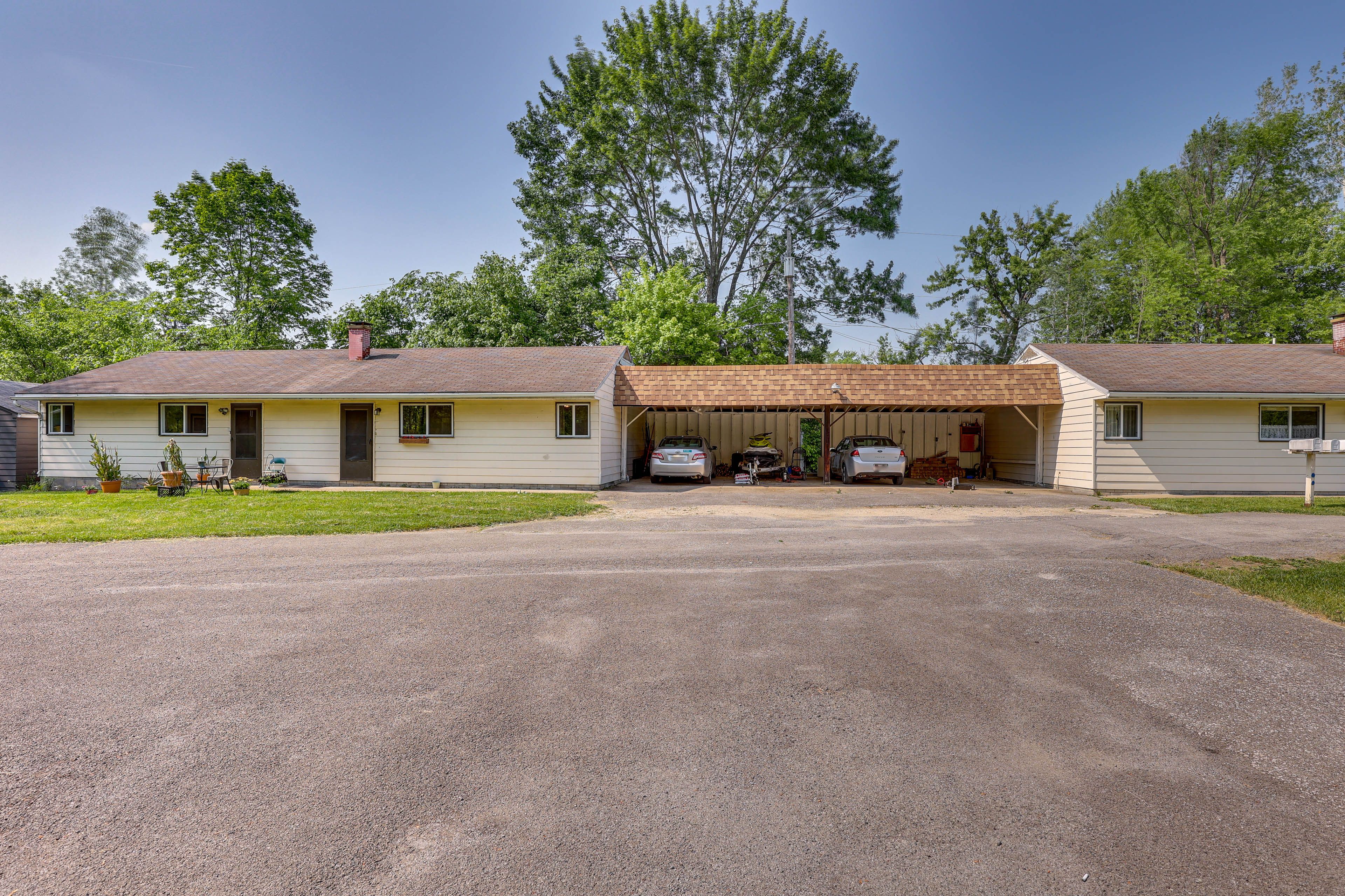 Parking | Carport (1 Vehicle) | Driveway (1 Vehicle)