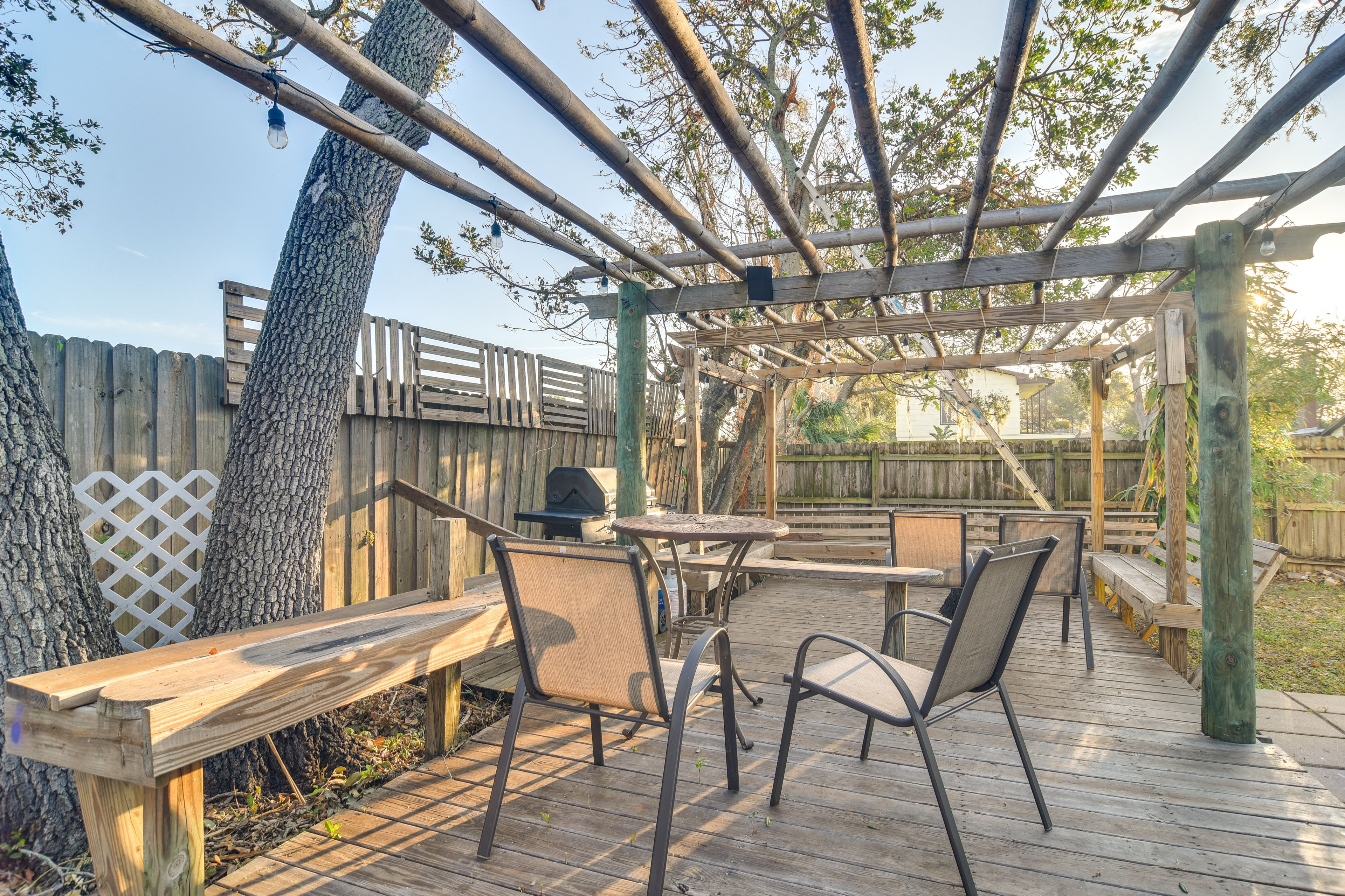 Community Amenities | Deck | Bench Seating | Gas Grill