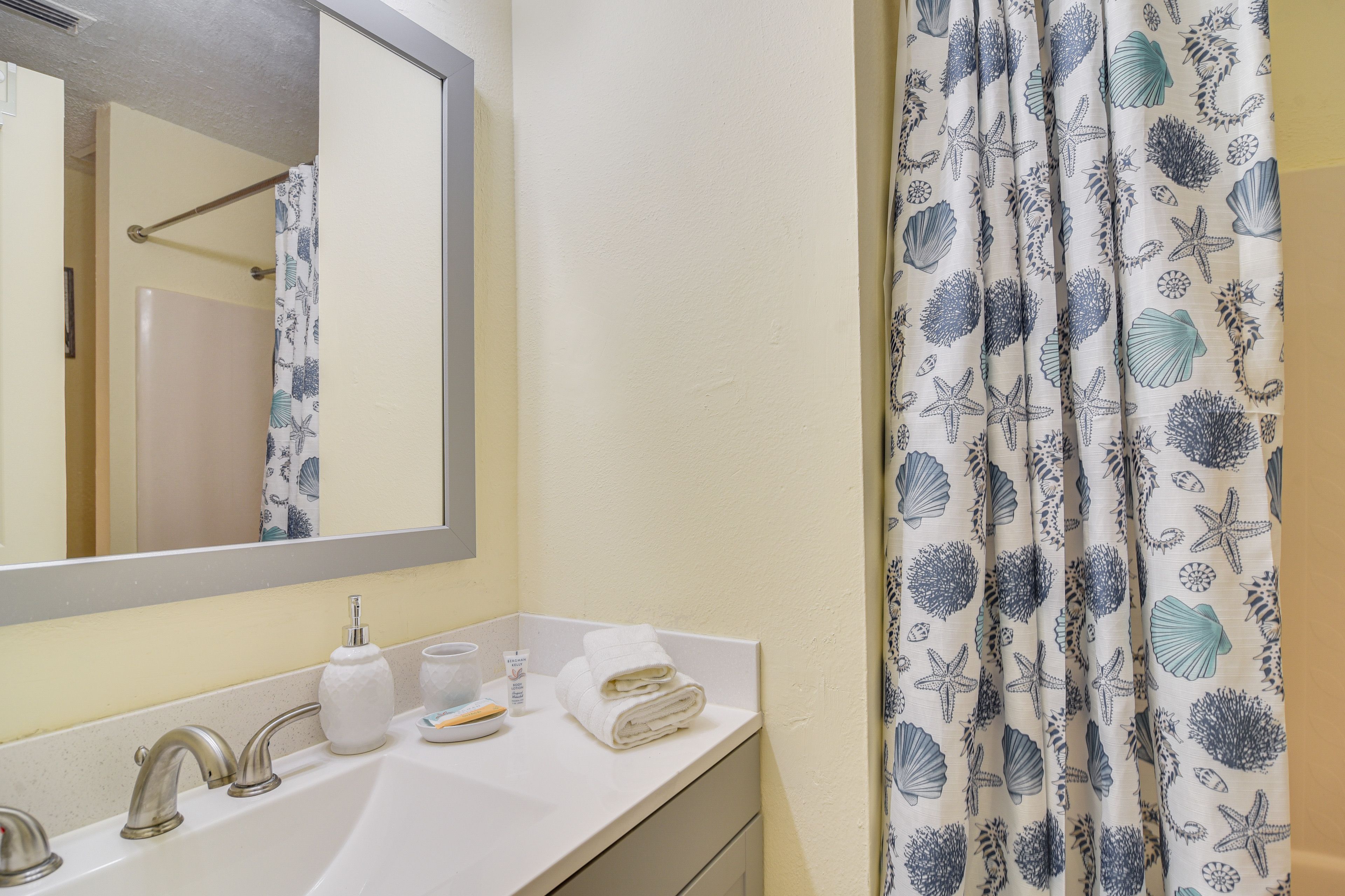 En-Suite Bathroom | Linens & Towels | 2nd Floor