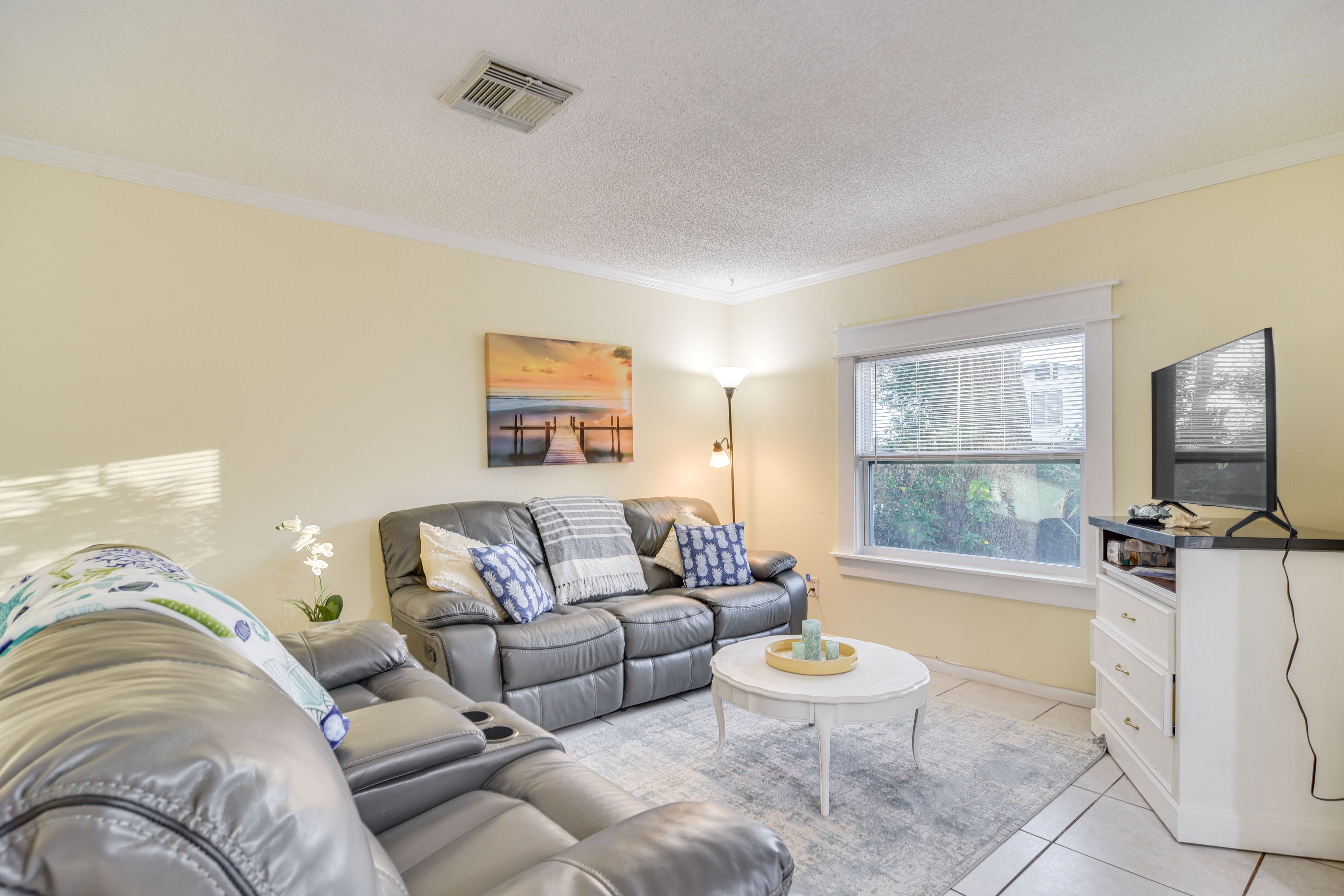 Seminole Vacation Rental | 2BR | 1.5BA | 1,000 Sq Ft | 1 Step to Enter