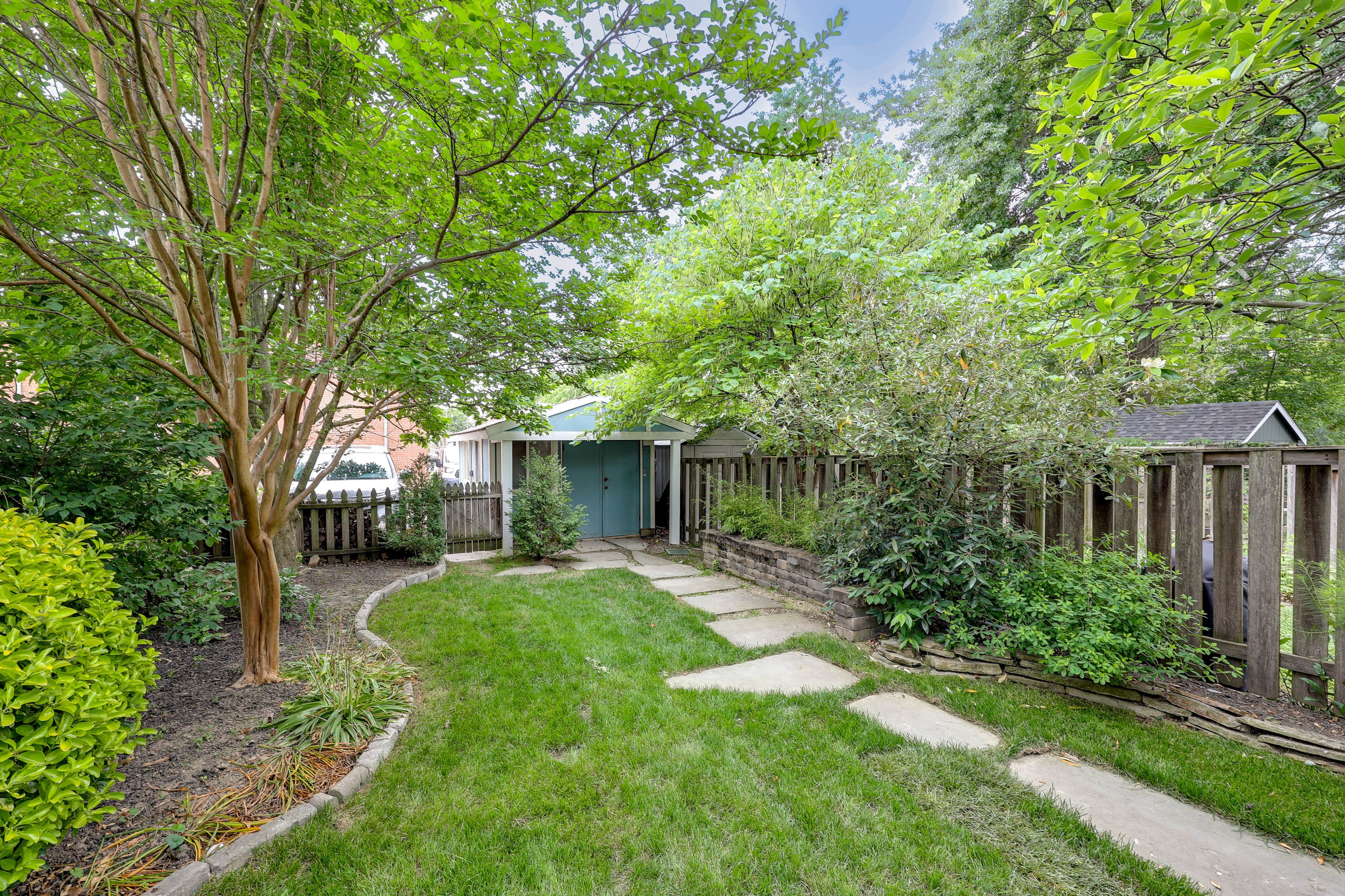 Private Yard | Pet Friendly w/ Fee