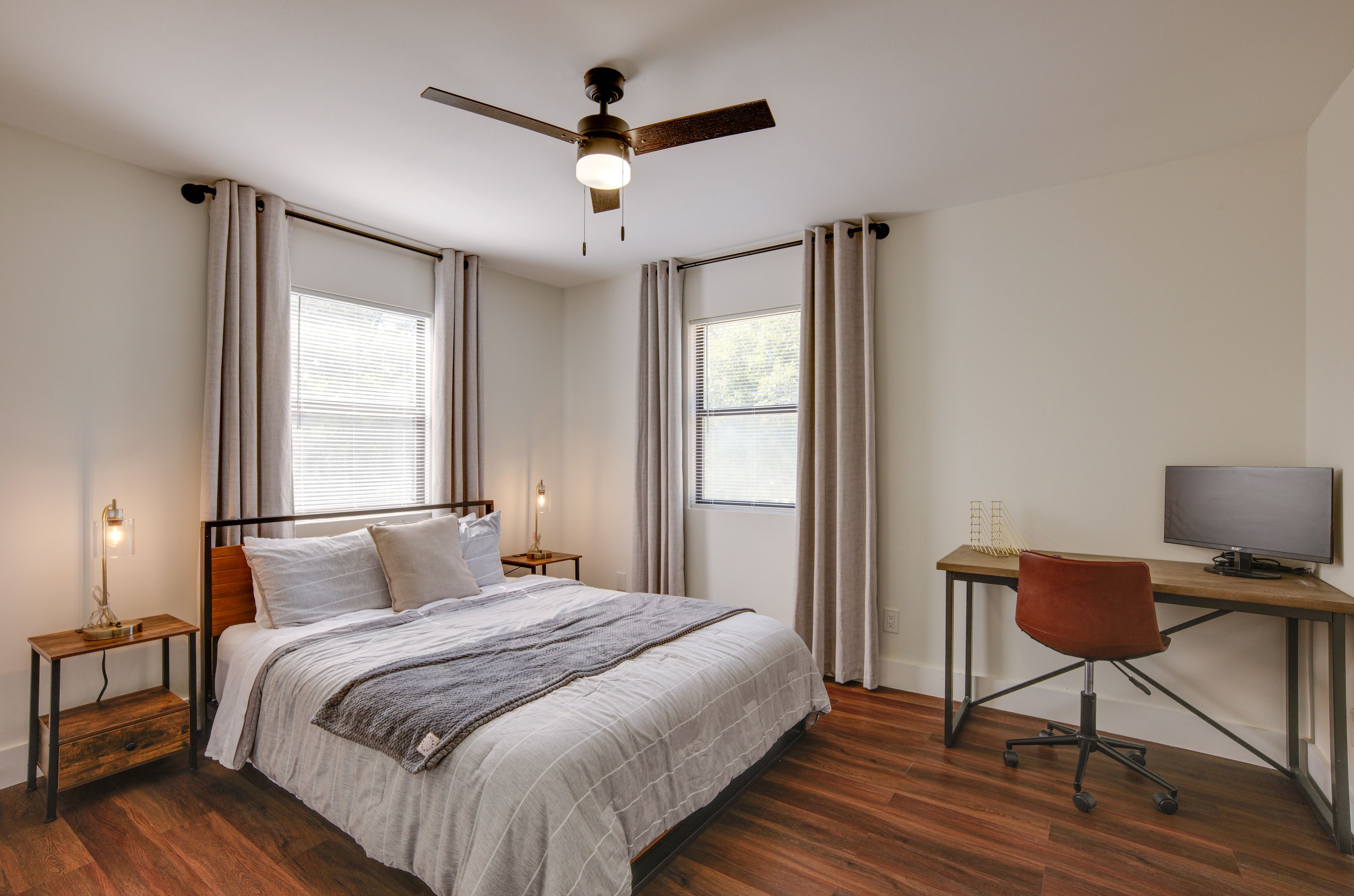 Bedroom 1 | Queen Bed | Smart TV
