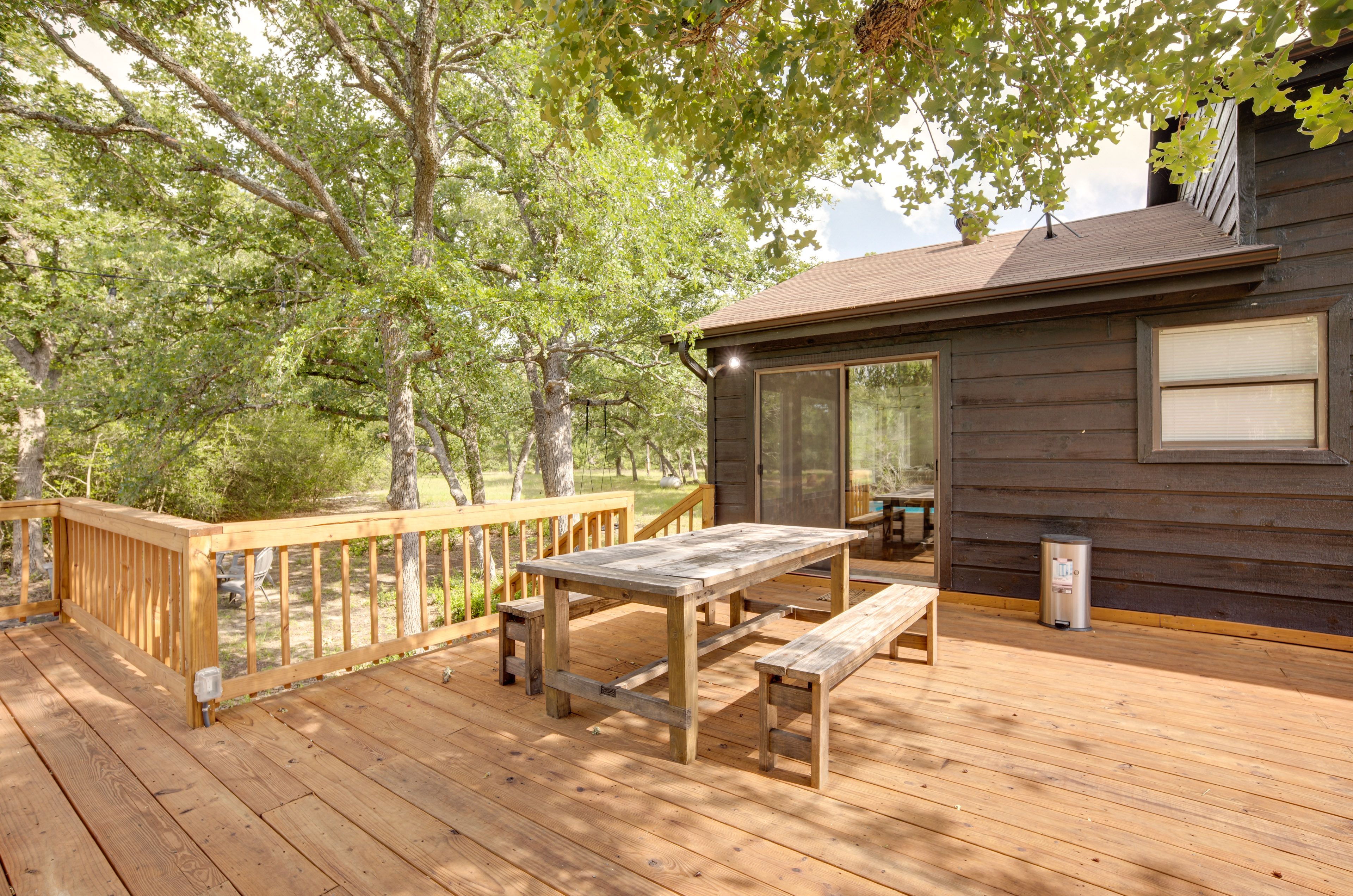Deck | Outdoor Dining Area