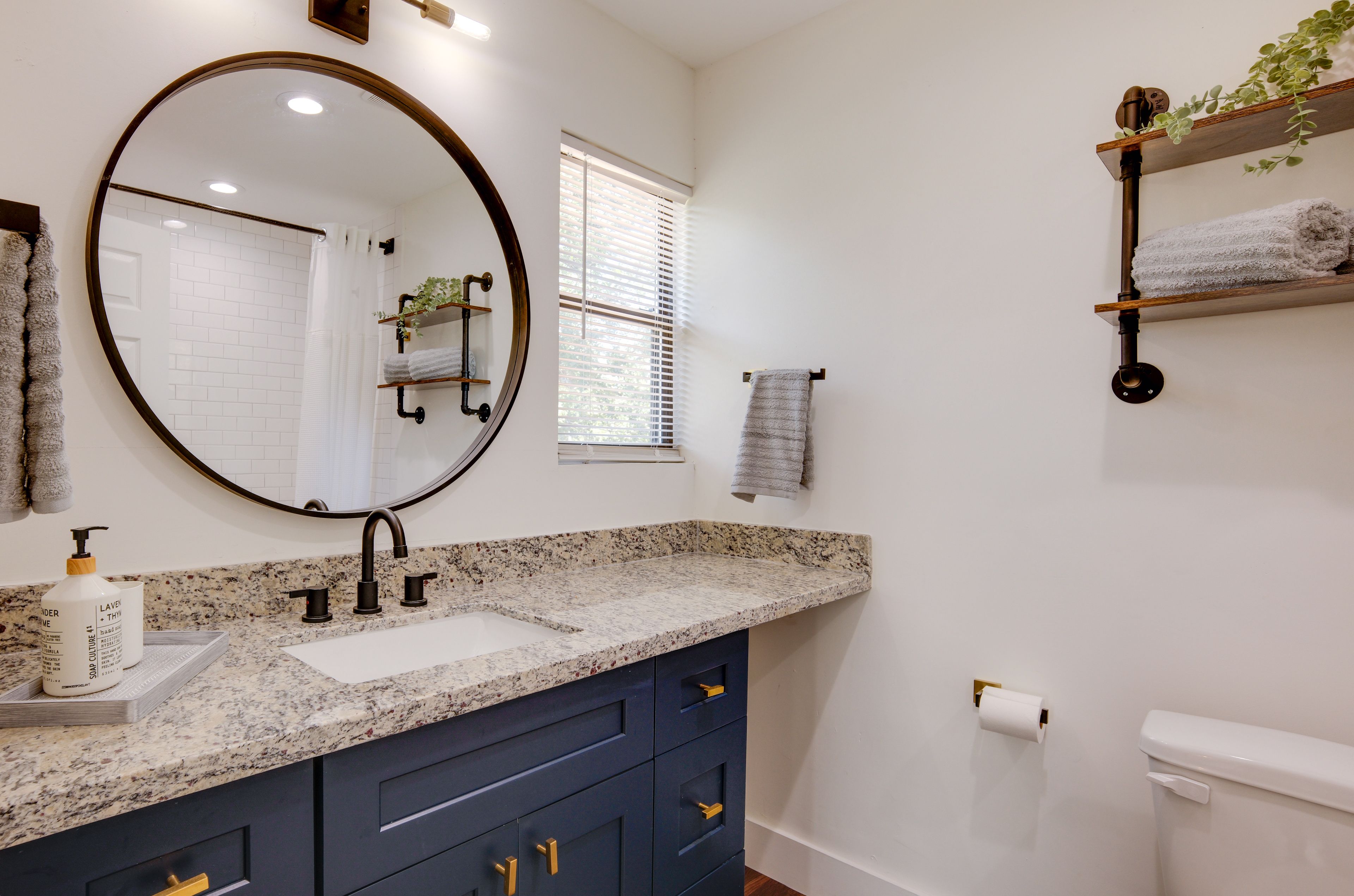 En-Suite Bathroom | Towels Provided | Complimentary Toiletries
