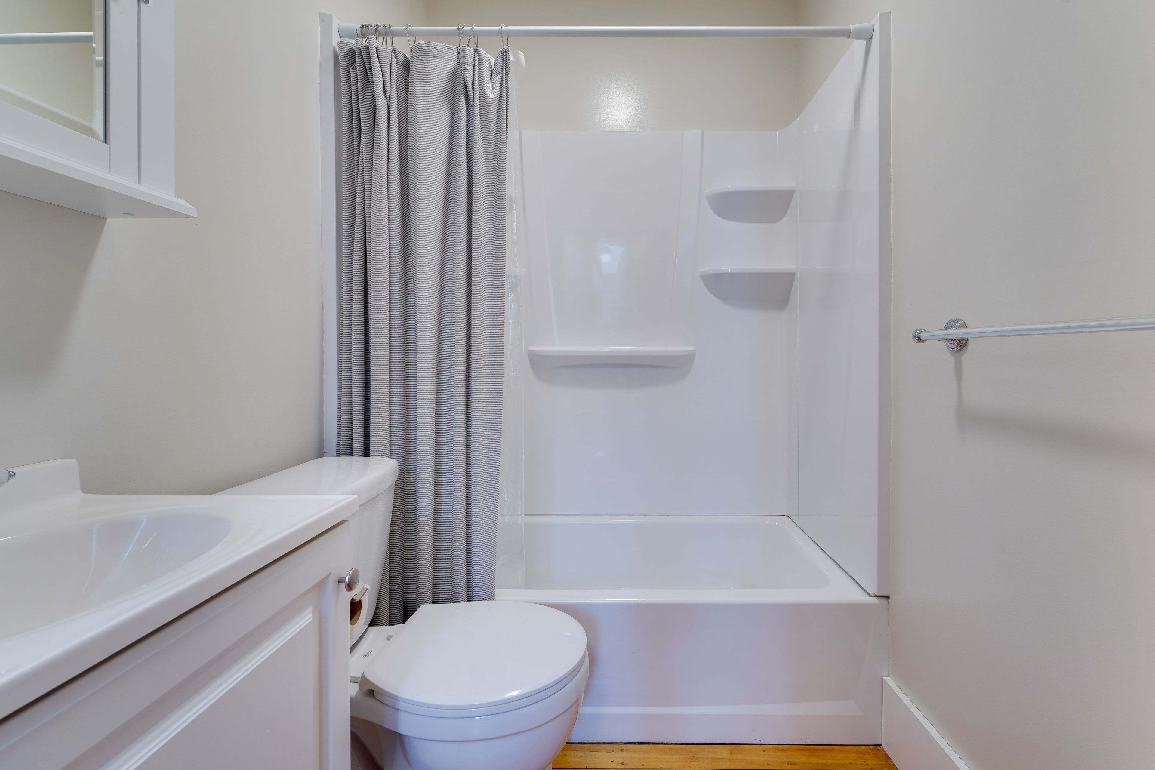 Bathroom | Complimentary Toiletries | Towels Provided | 2nd Floor