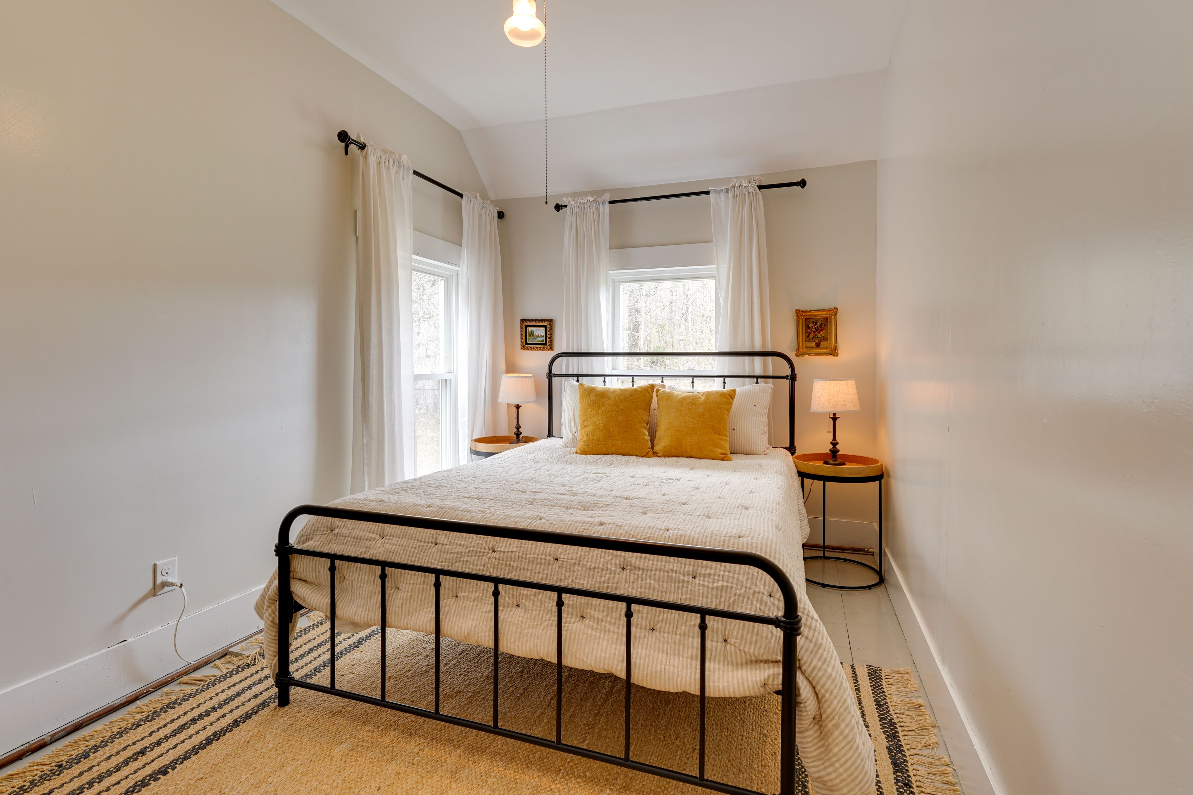 Bedroom 4 | Queen Bed | 2nd Floor