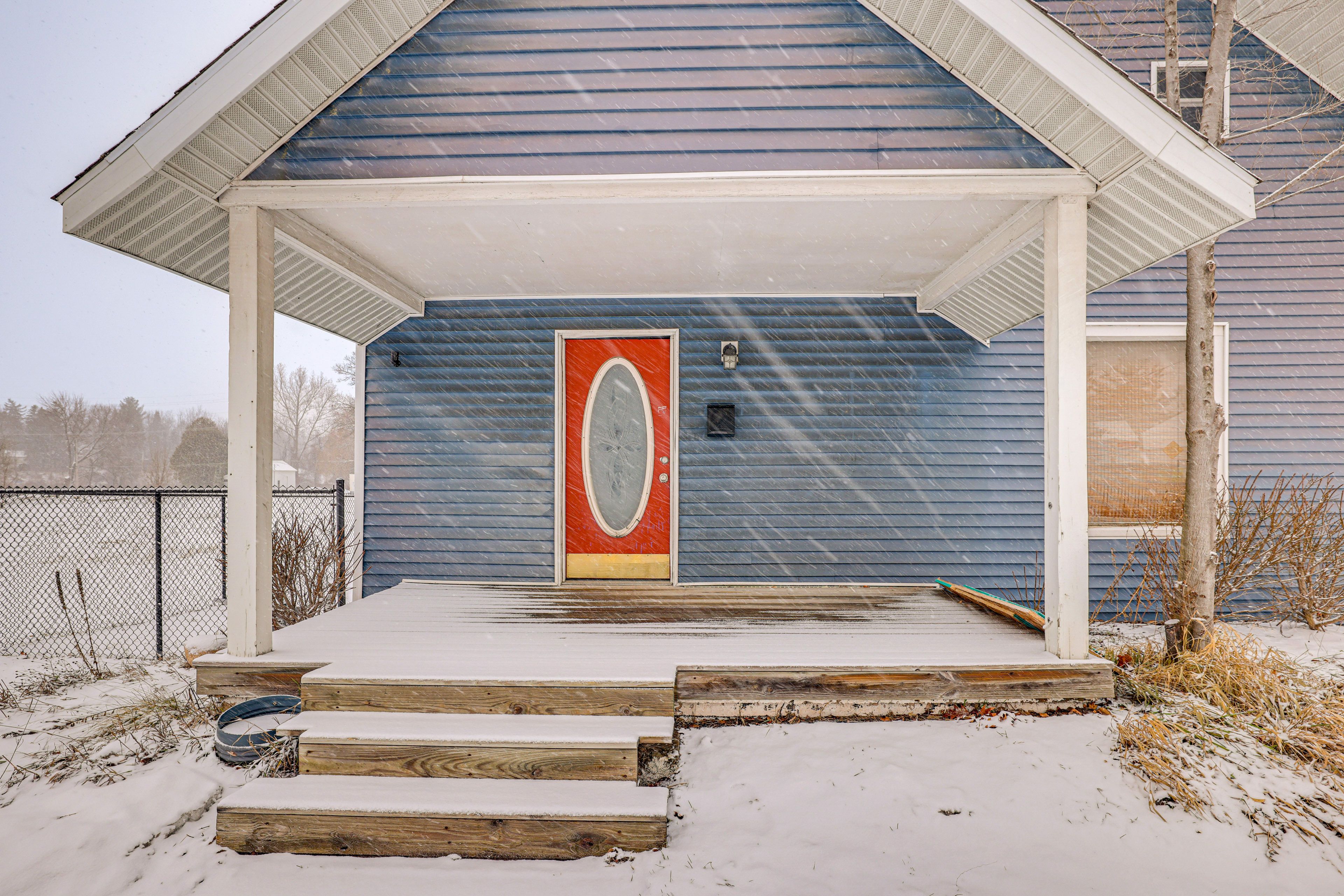 Property Exterior | Single-Level Apartment | Upper Unit