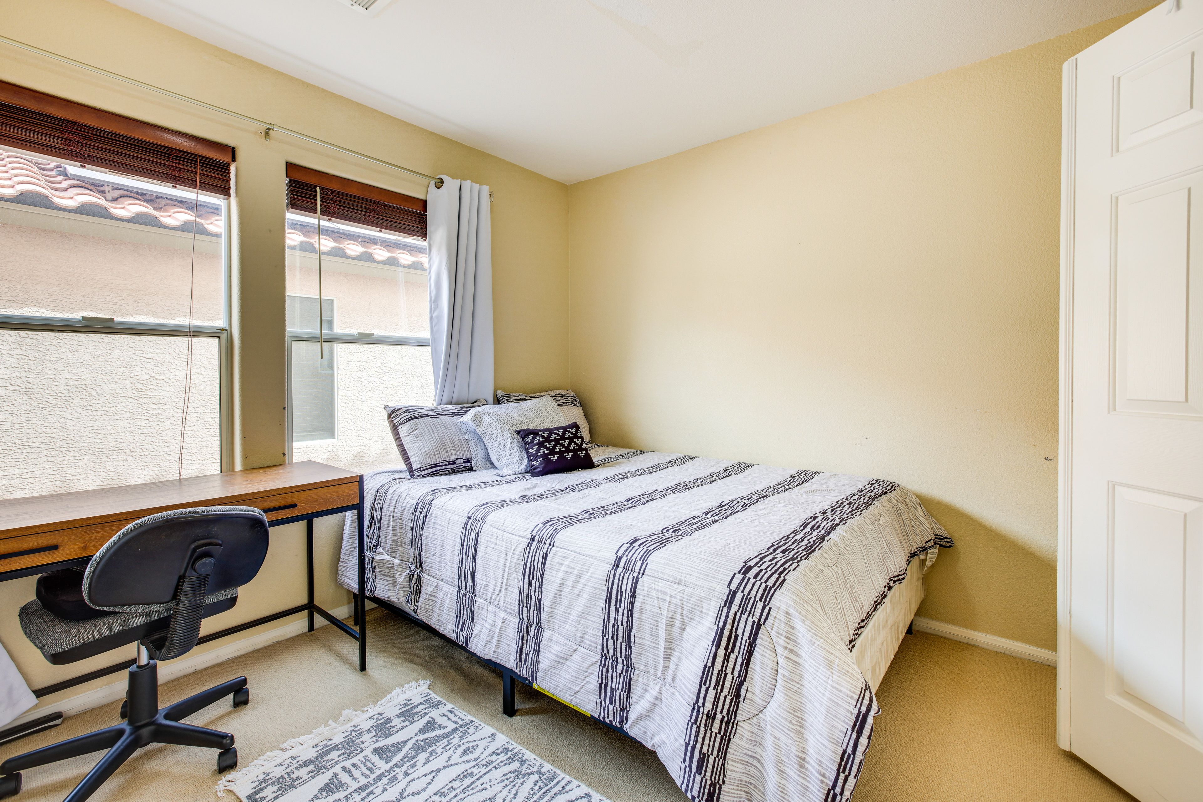 Bedroom 2 | Full Bed | Desk | 2nd Floor