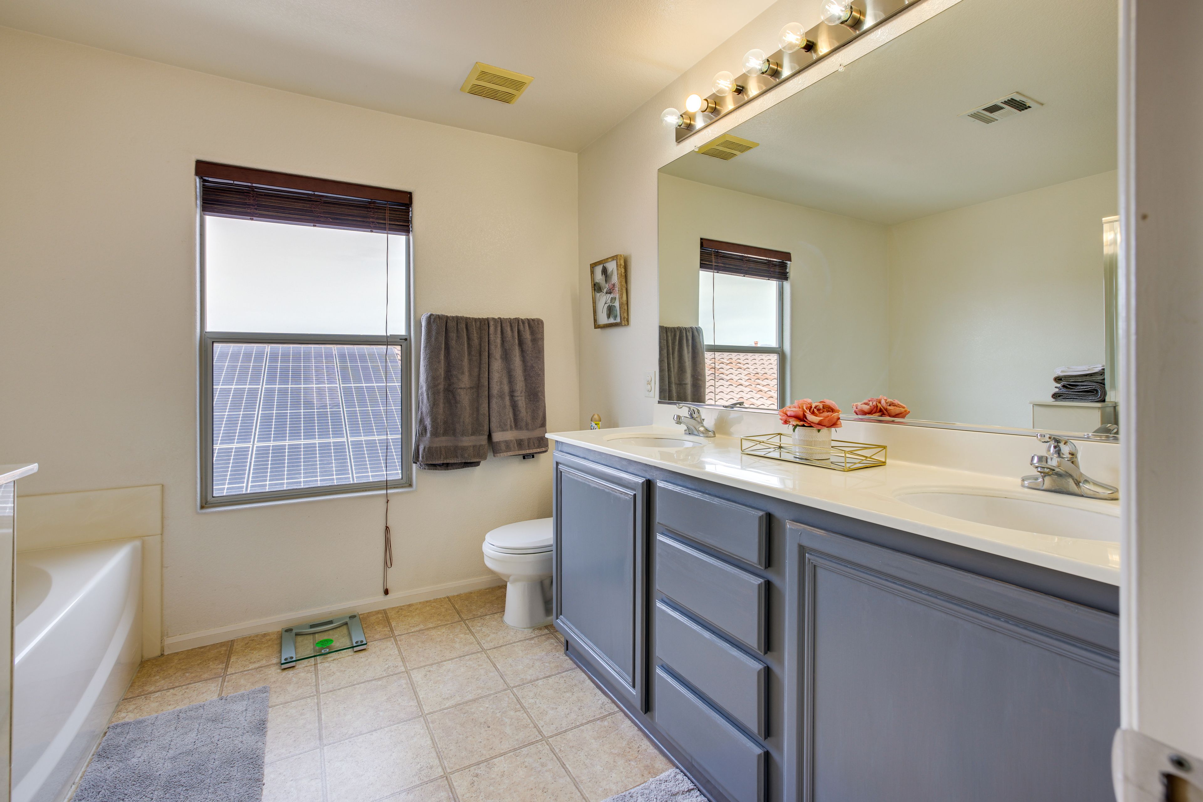 Full Bath | Towels | Hair Dryer | 2nd Floor