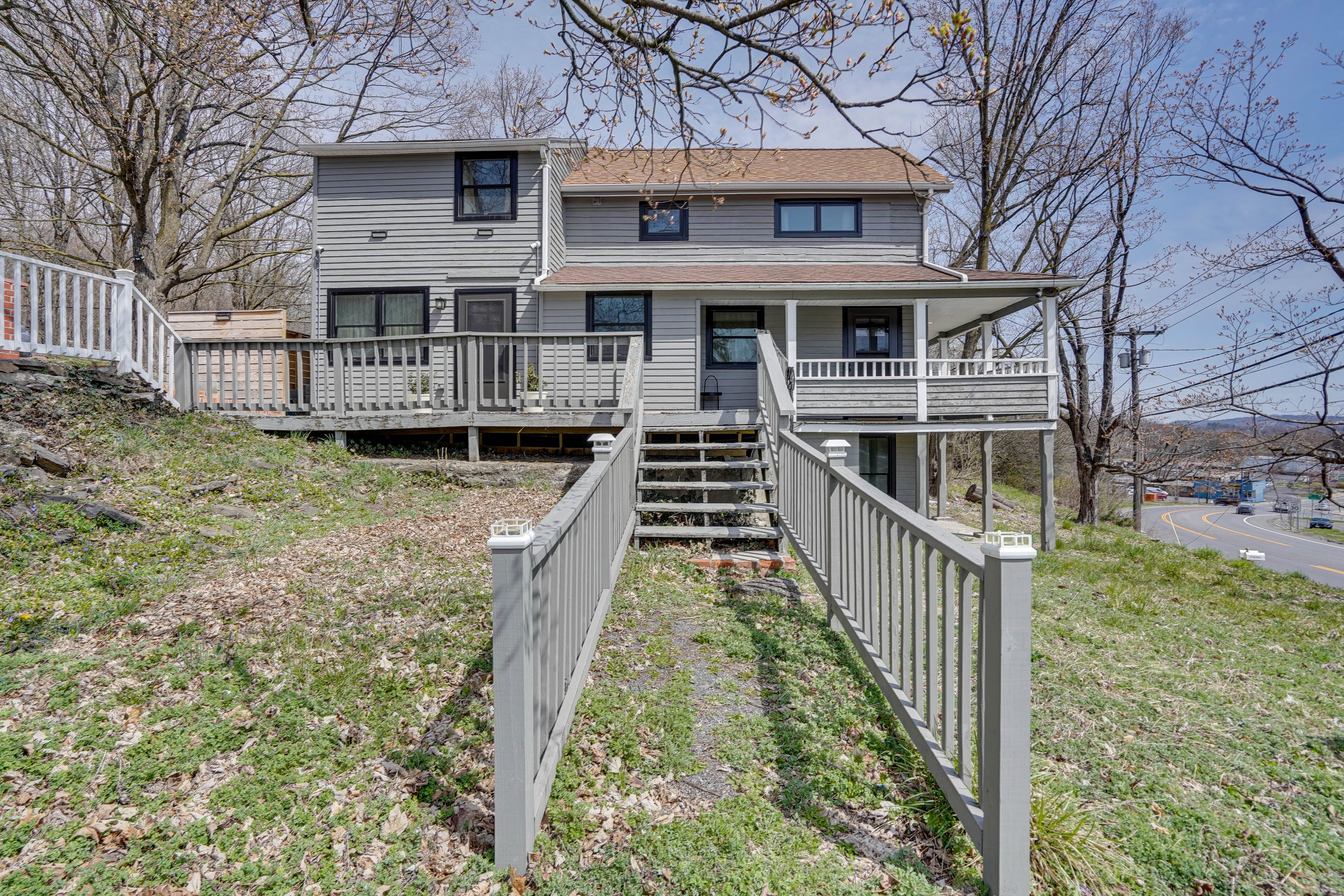 Home Exterior | Parking | Driveway (3 Vehicles)